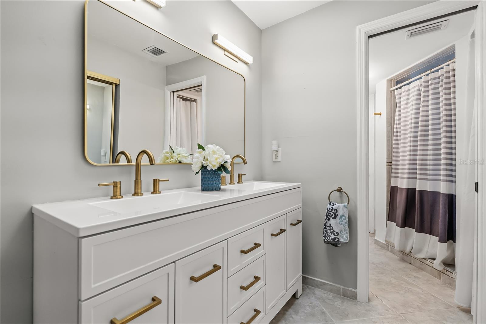 Image 20 of 37 For 4938 Samoa Circle 6