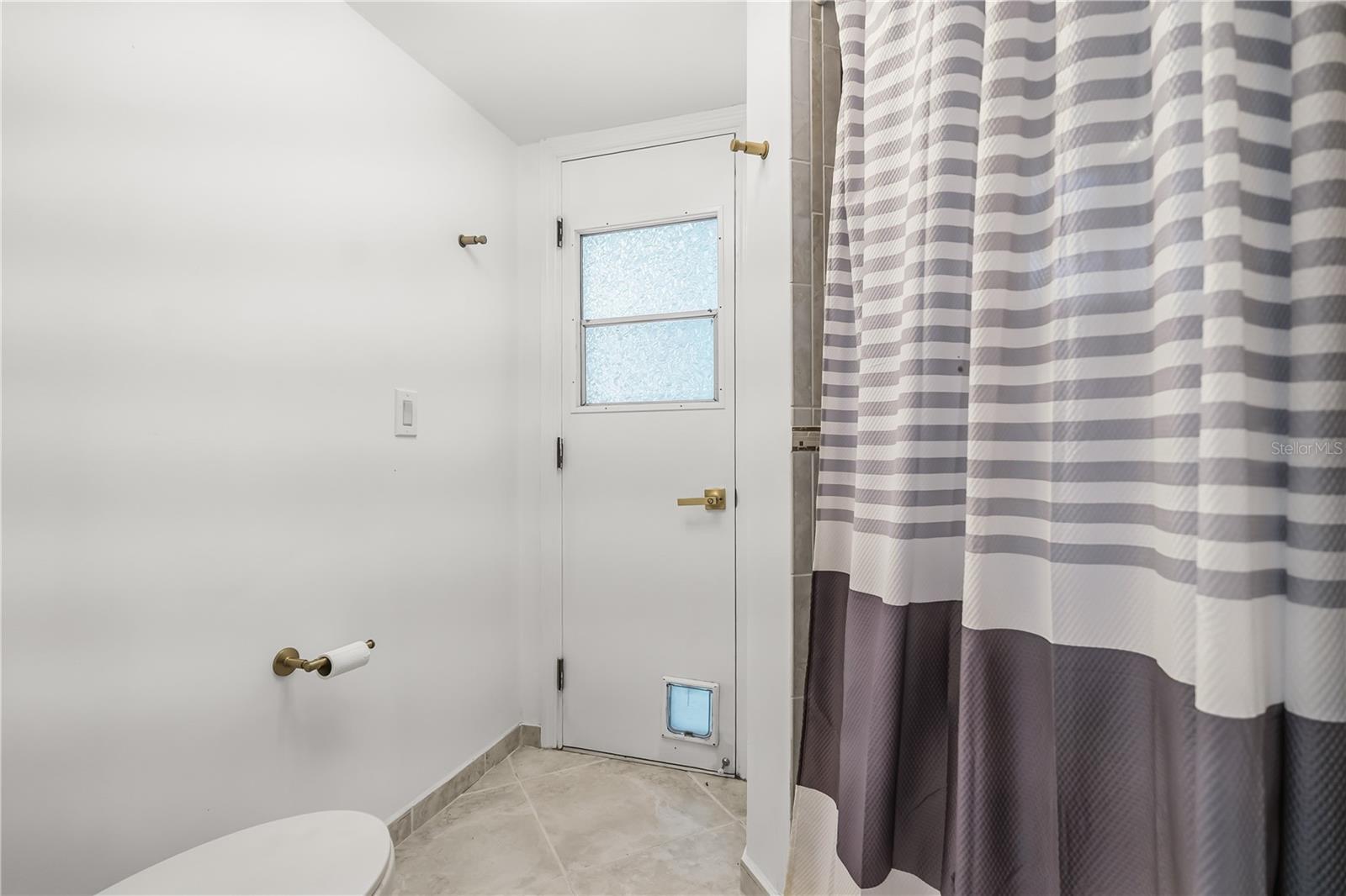 Image 22 of 37 For 4938 Samoa Circle 6