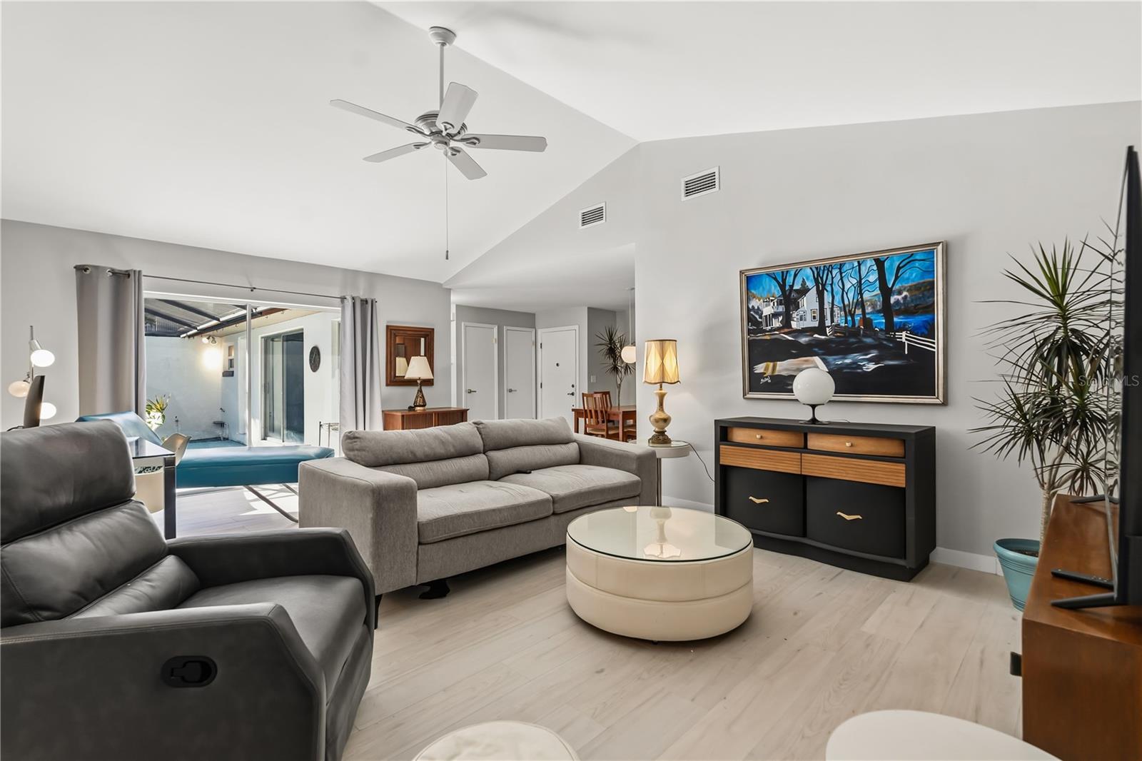 Image 5 of 37 For 4938 Samoa Circle 6