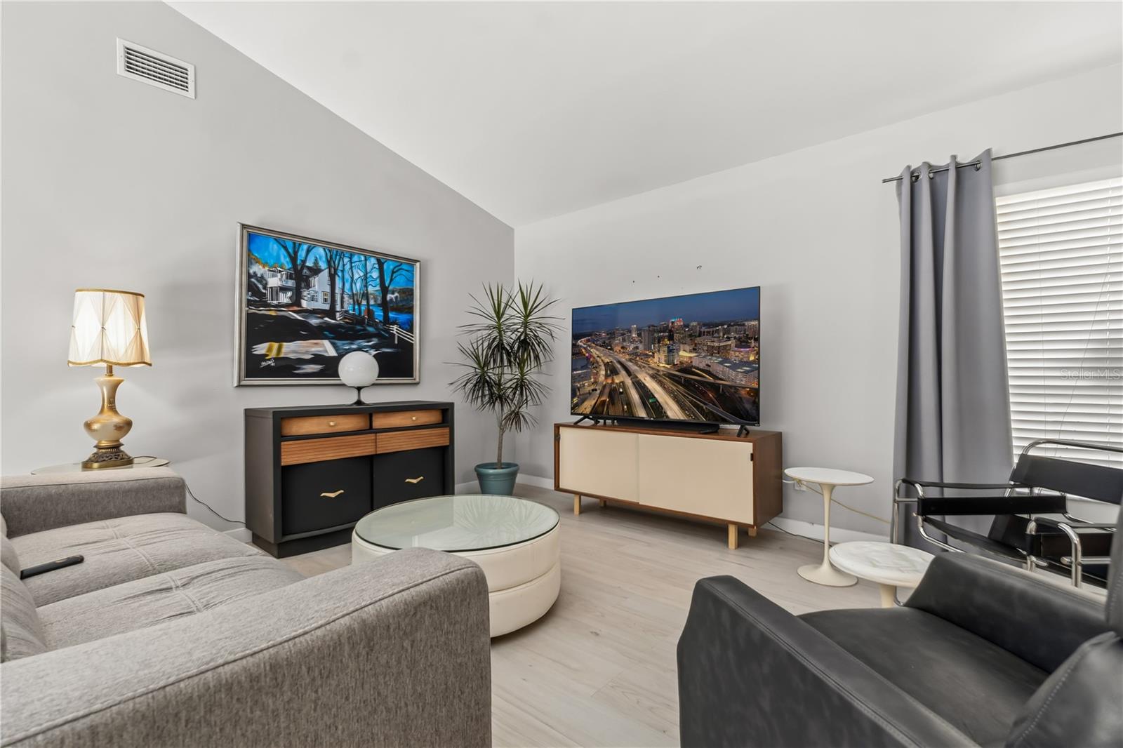 Image 6 of 37 For 4938 Samoa Circle 6