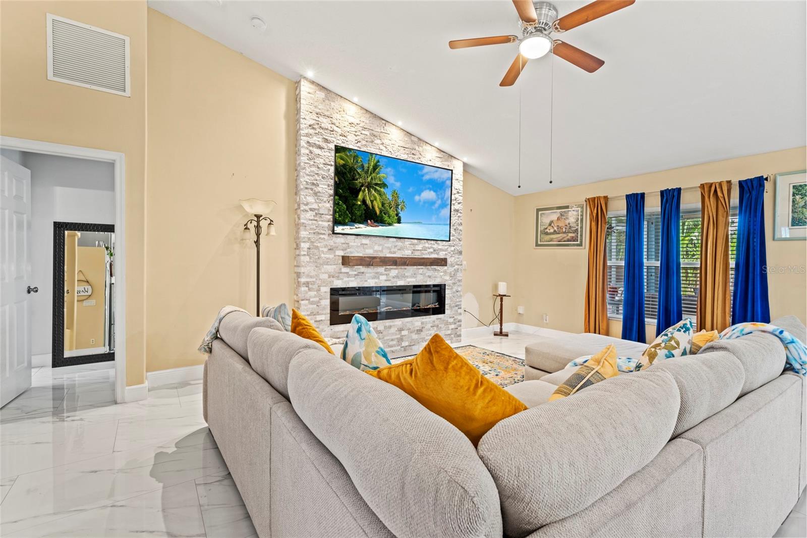 Image 14 of 46 For 4239 Callicoe Street