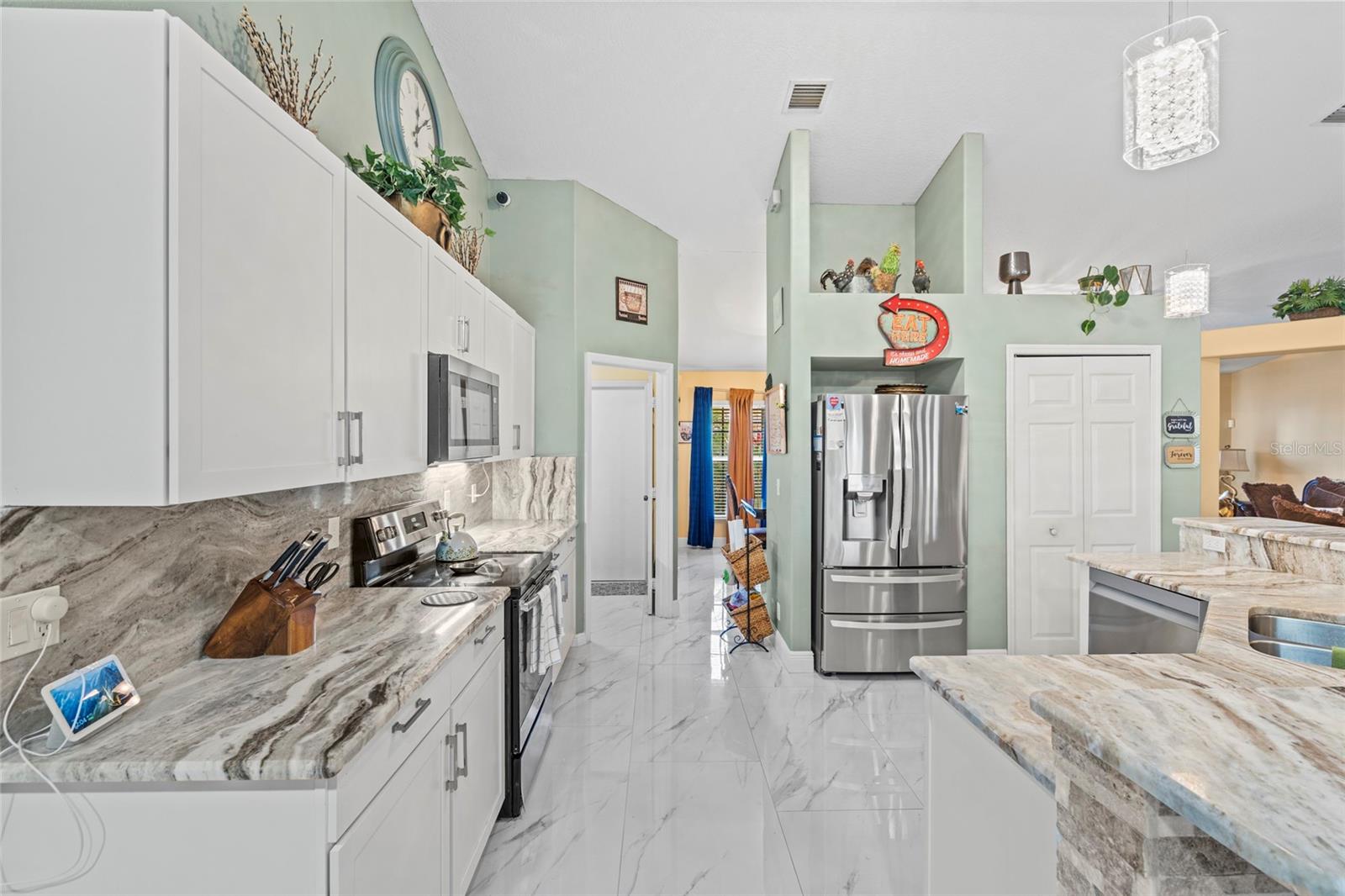 Image 18 of 46 For 4239 Callicoe Street