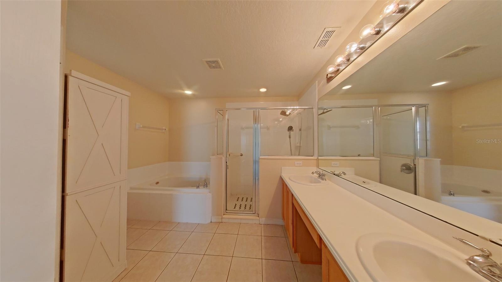 Image 14 of 21 For 902 Henley Circle