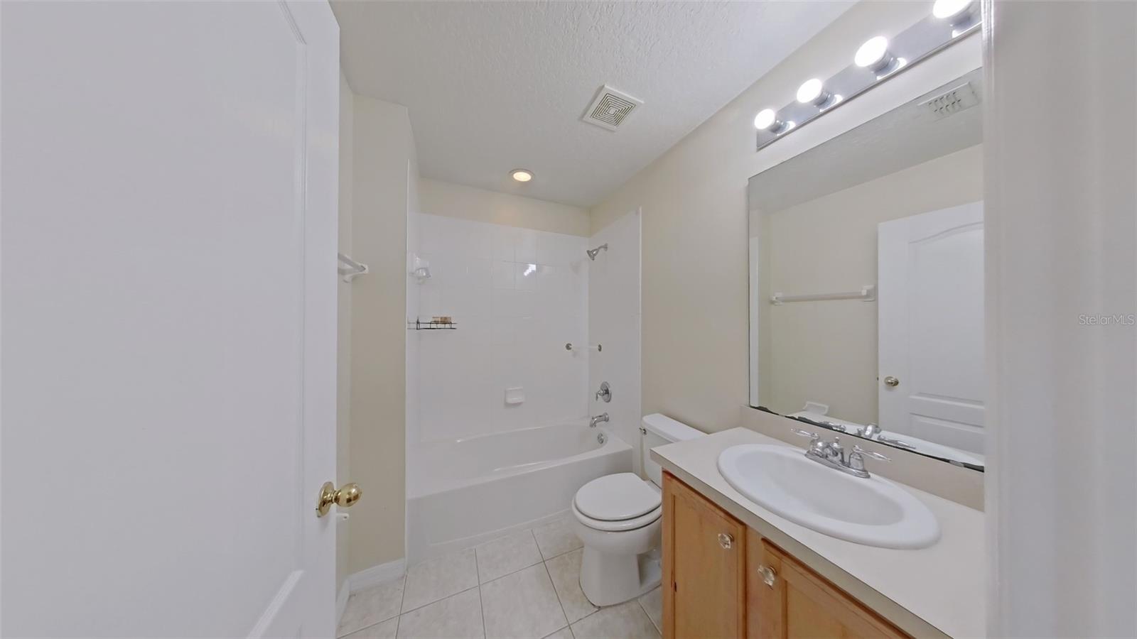 Image 19 of 21 For 902 Henley Circle