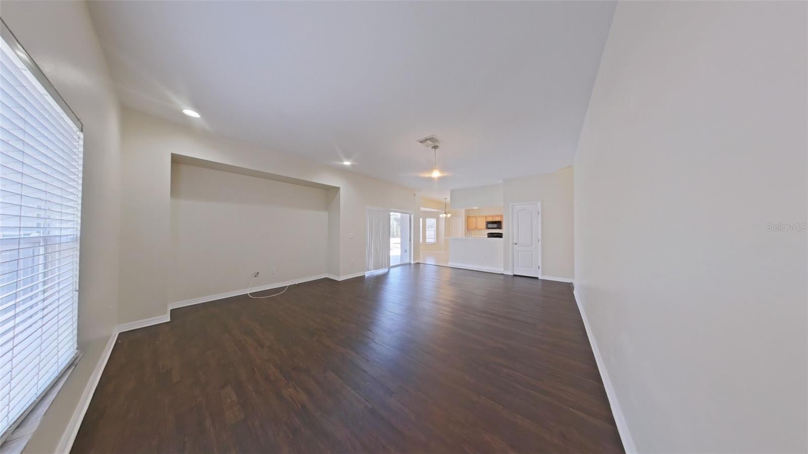 Image 5 of 21 For 902 Henley Circle