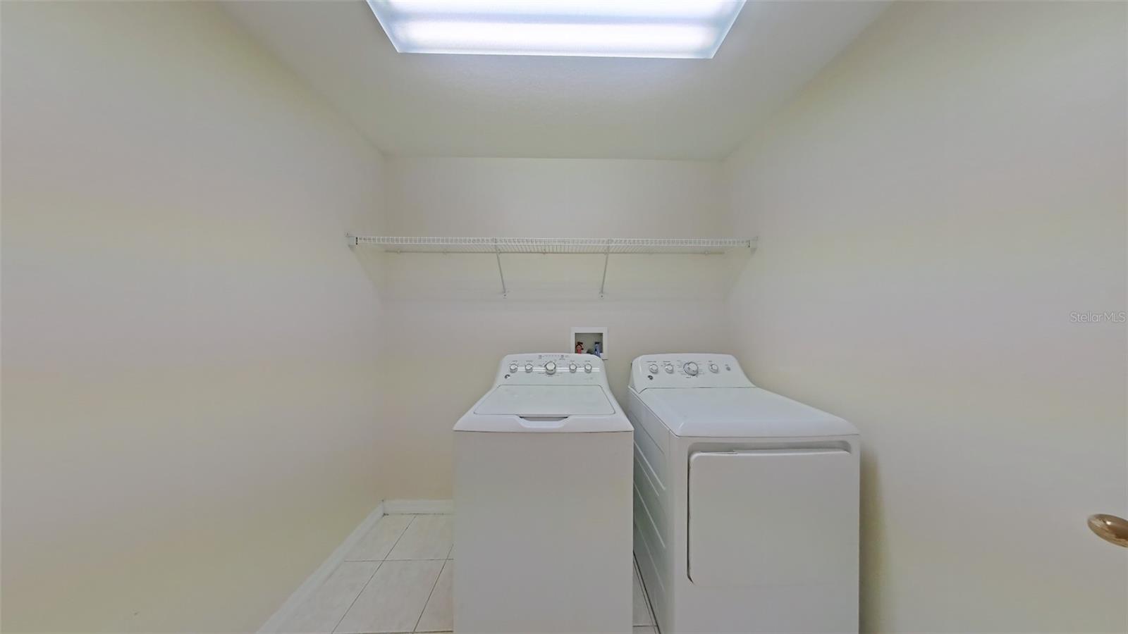 Image 7 of 21 For 902 Henley Circle