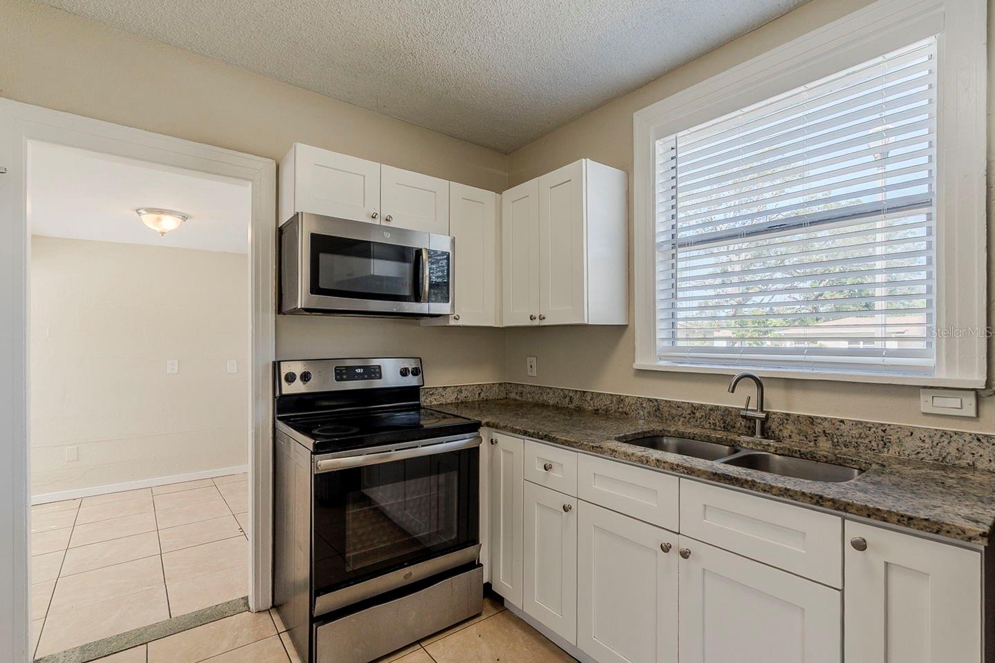 Image 10 of 33 For 1524 13th Avenue S