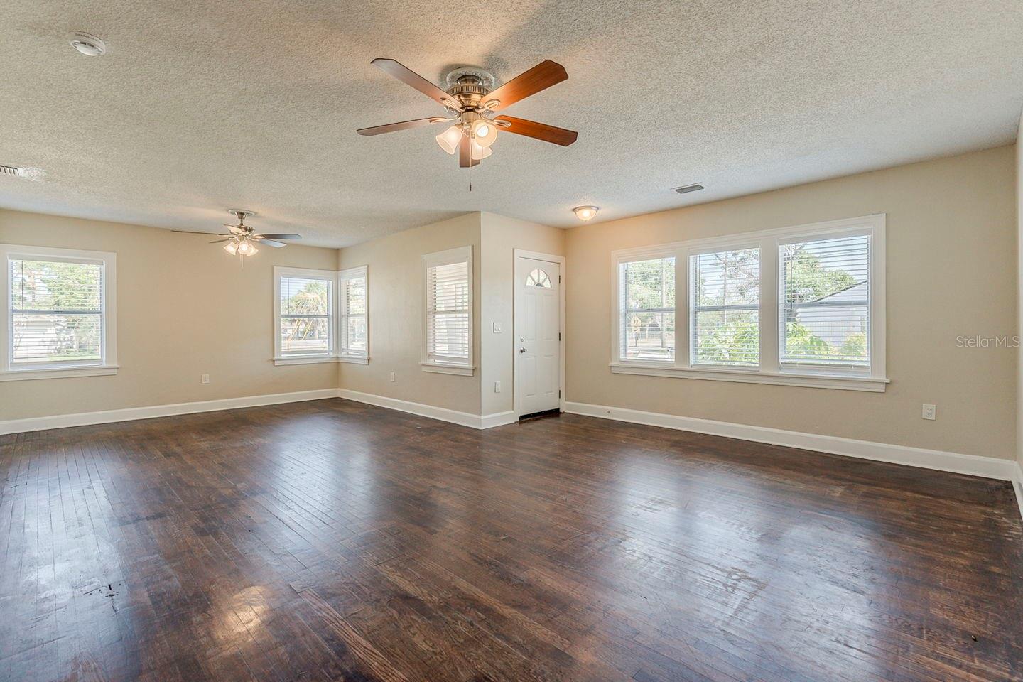 Image 12 of 33 For 1524 13th Avenue S