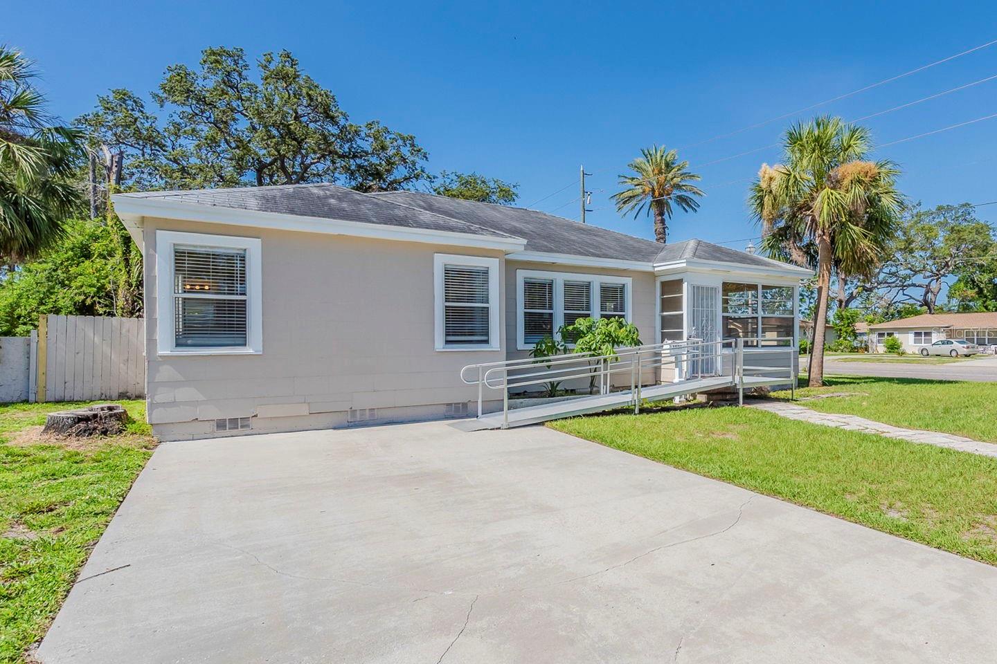 Image 2 of 33 For 1524 13th Avenue S