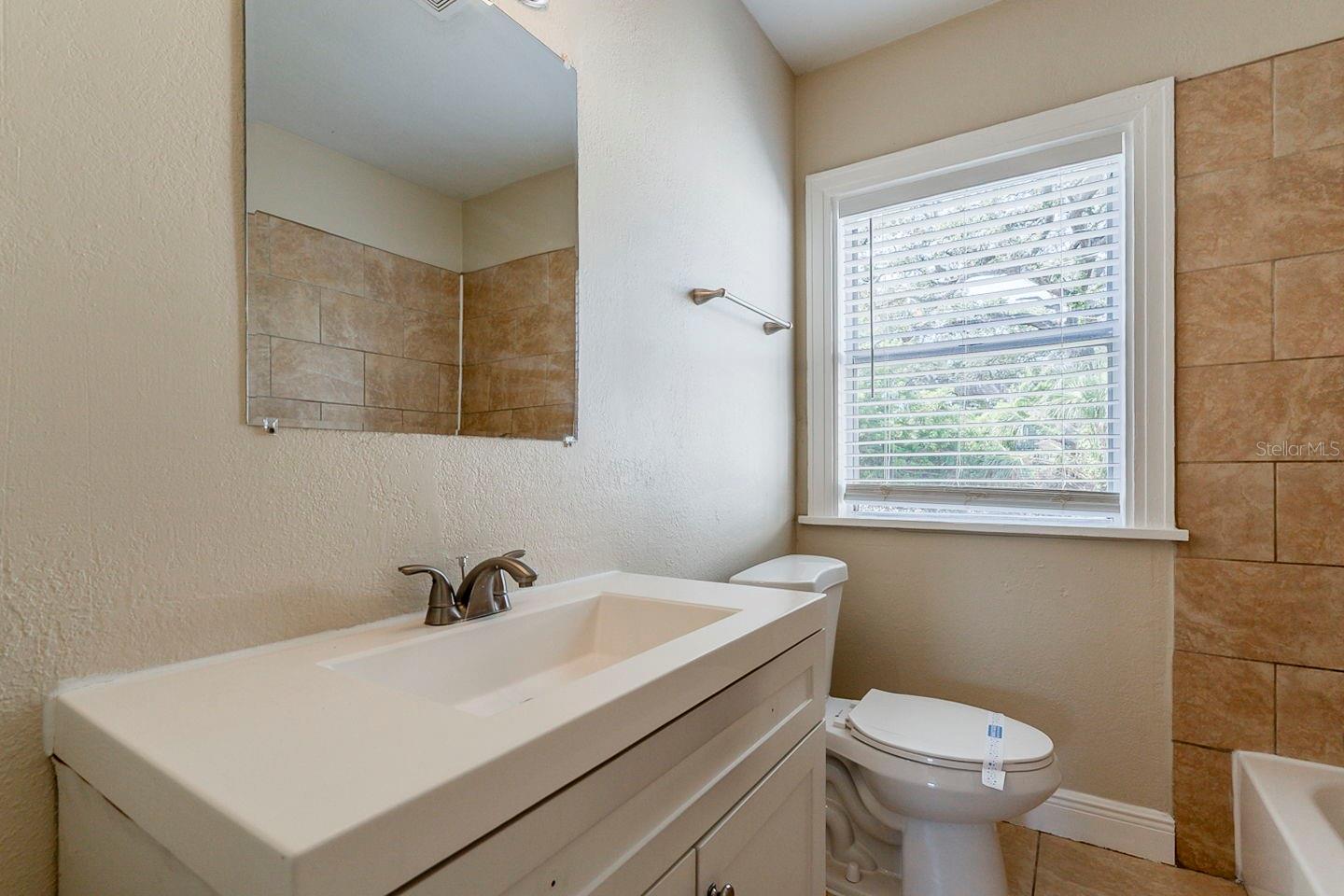 Image 27 of 33 For 1524 13th Avenue S