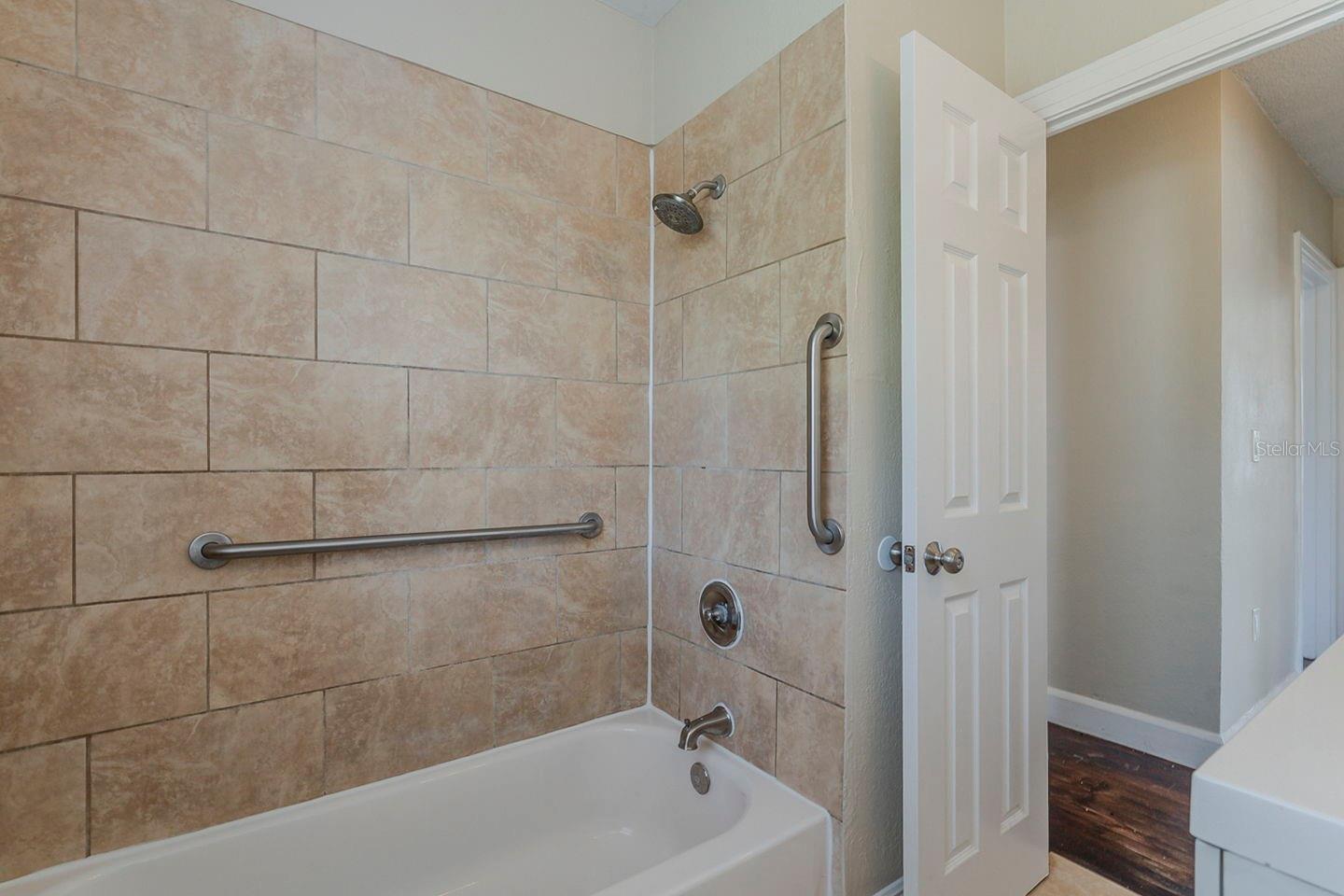 Image 28 of 33 For 1524 13th Avenue S