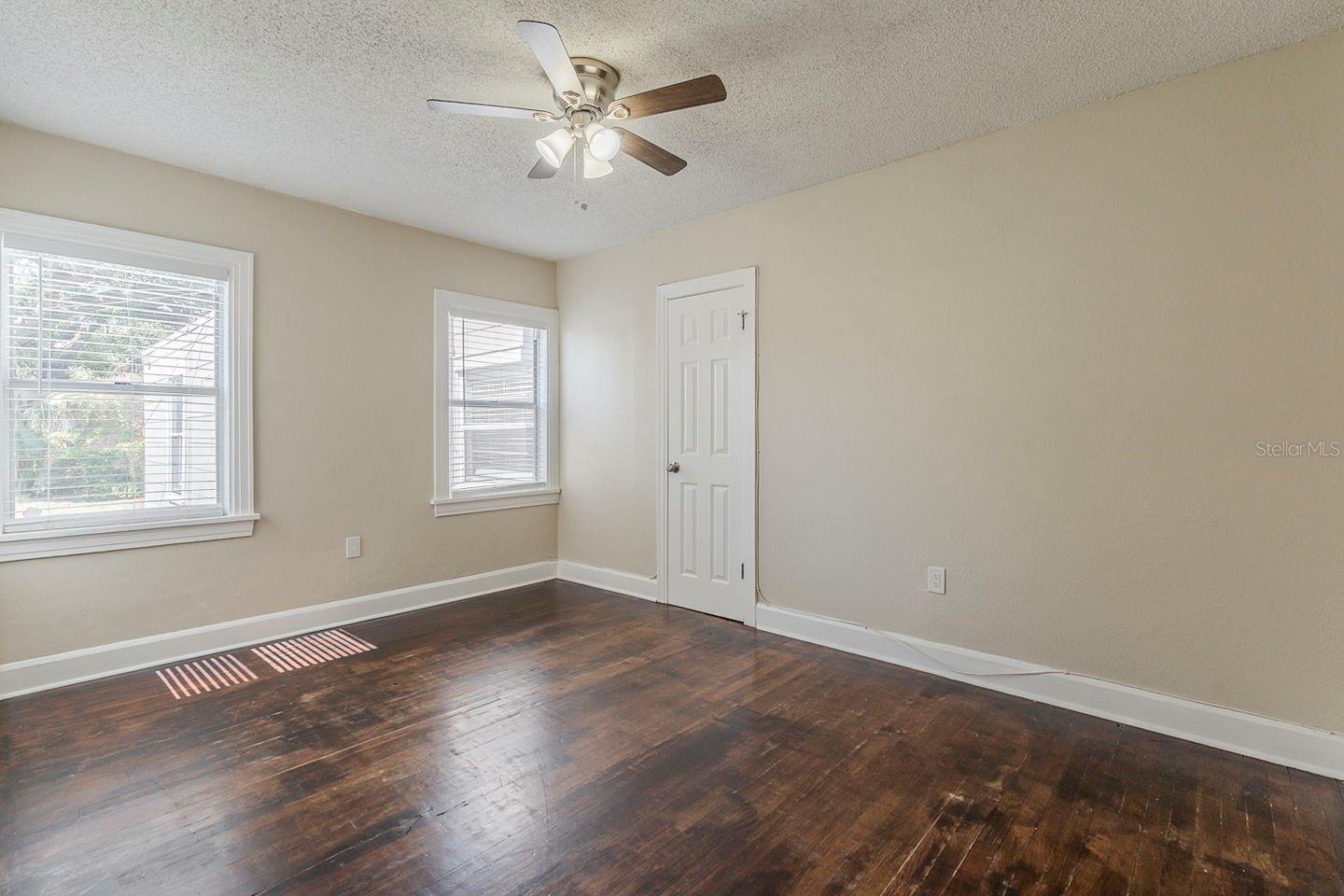 Image 29 of 33 For 1524 13th Avenue S