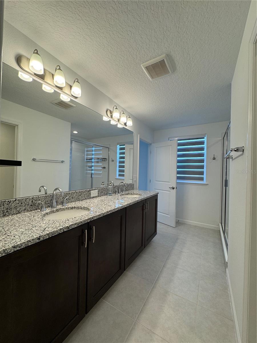 Image 33 of 42 For 13139 Tollcross Way