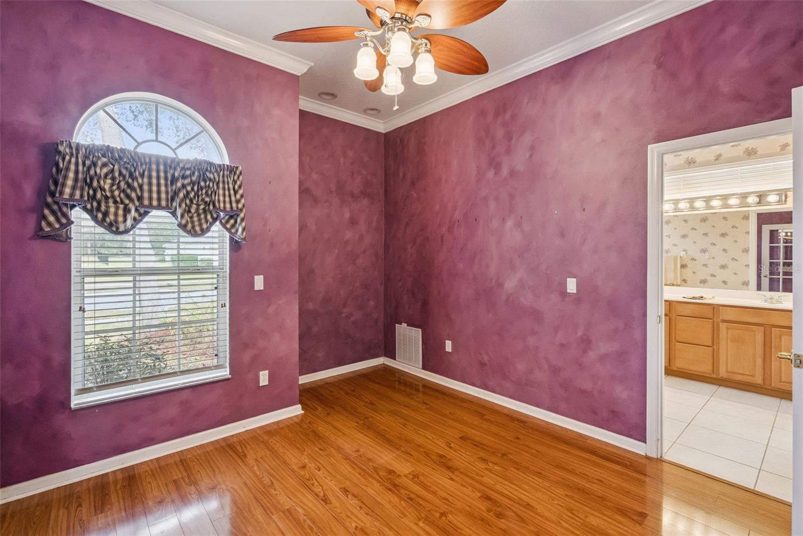 Image 21 of 34 For 513 Sand Wedge Loop