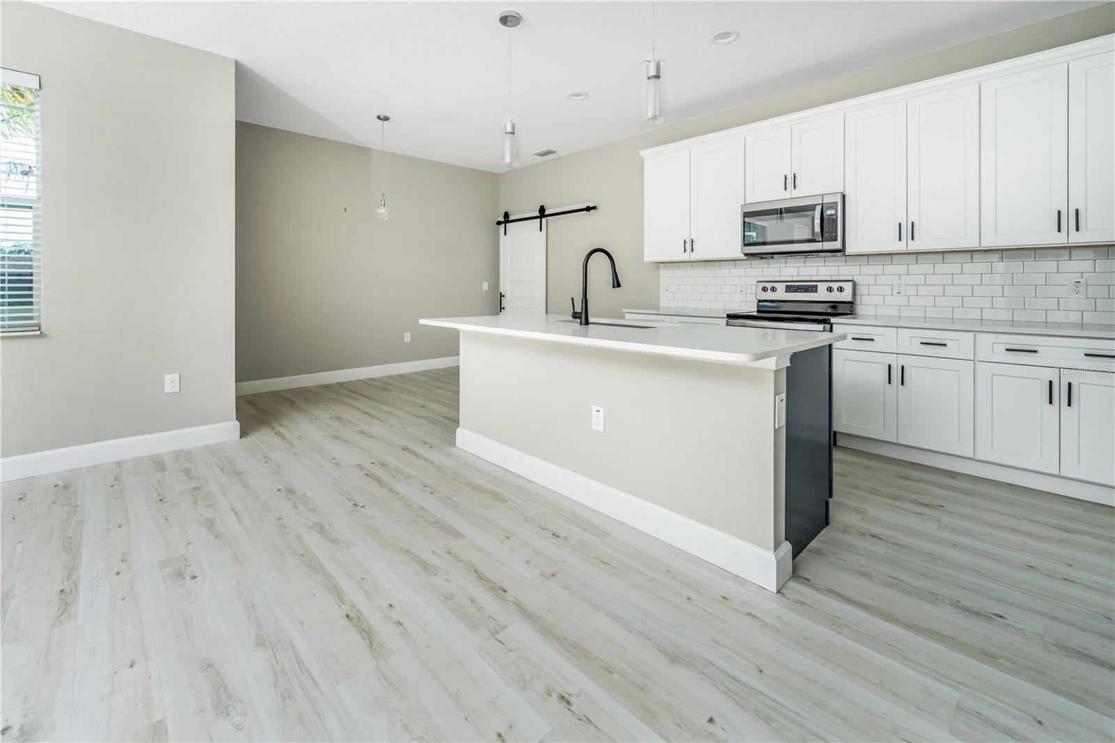 Image 10 of 47 For 1011 Johnston Road Se