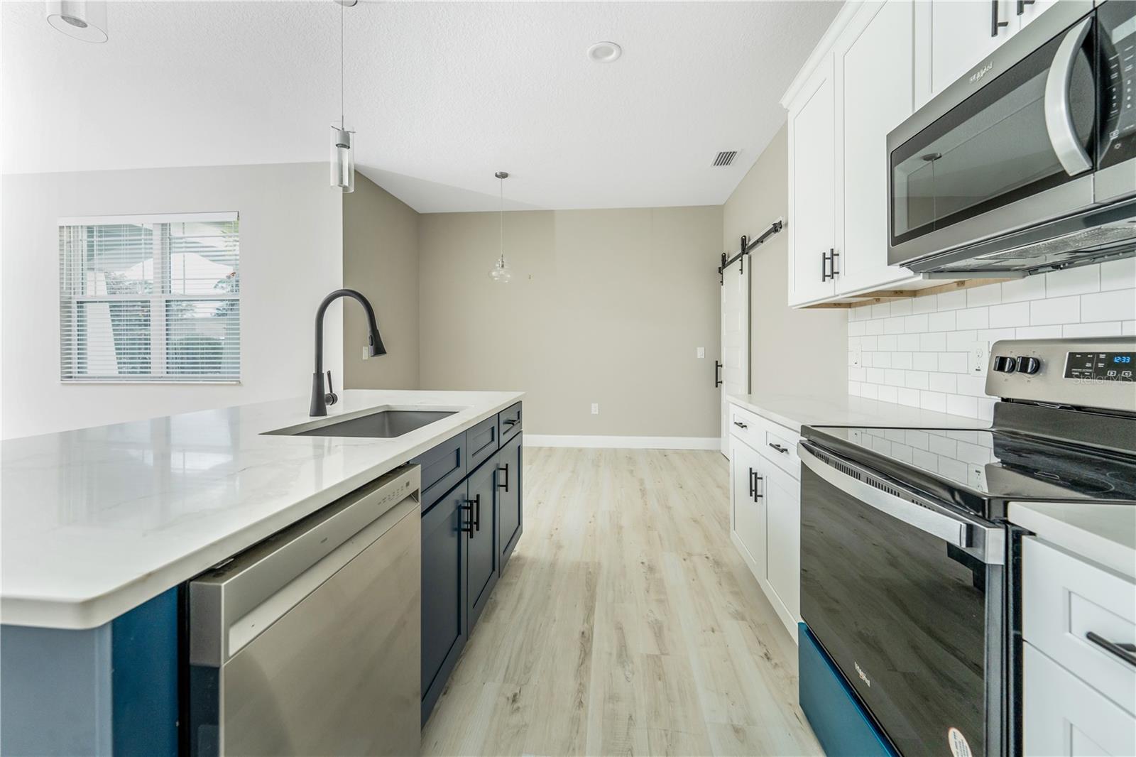 Image 13 of 47 For 1011 Johnston Road Se