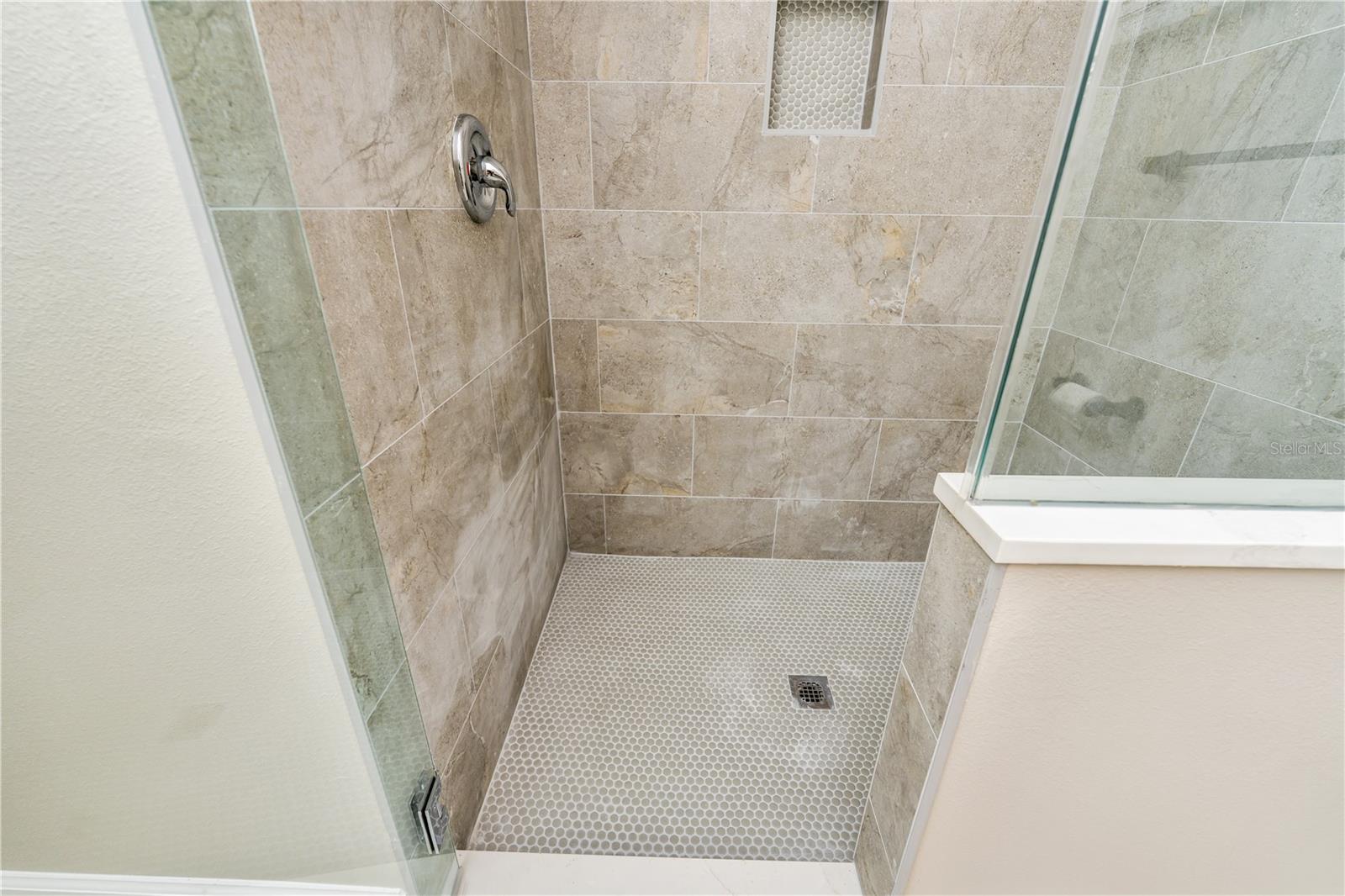 Image 27 of 47 For 1011 Johnston Road Se