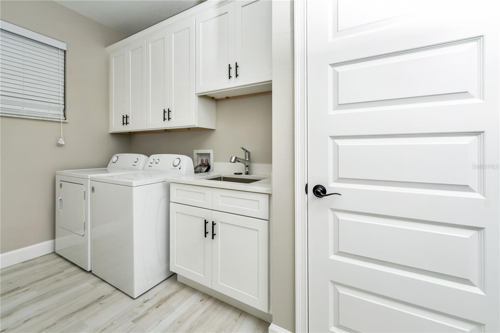 Image 38 of 47 For 1011 Johnston Road Se