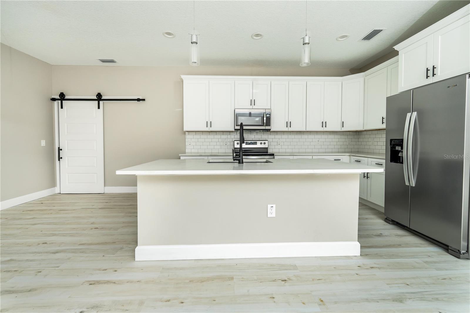 Image 9 of 47 For 1011 Johnston Road Se