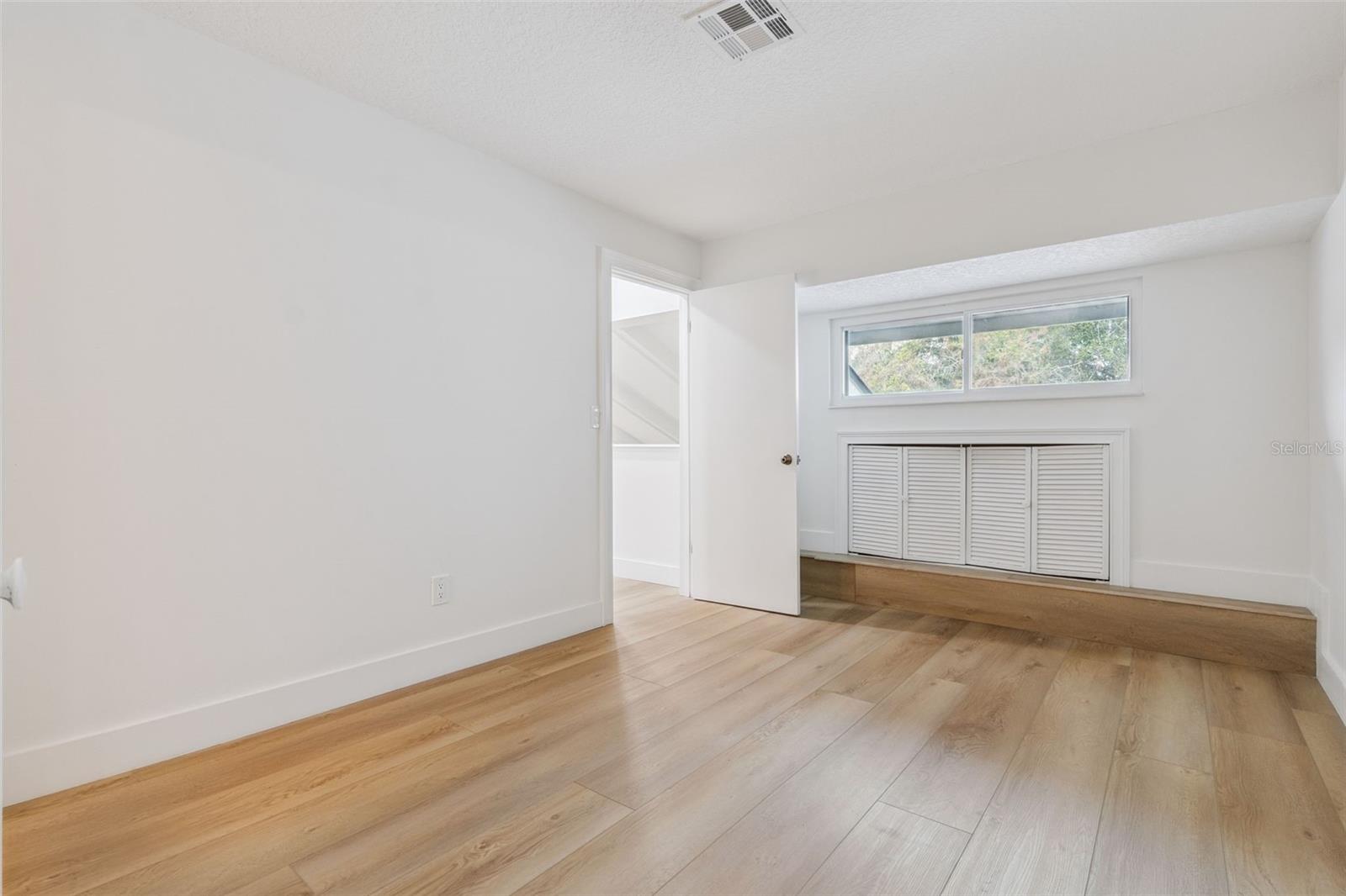 Image 16 of 30 For 1994 Kenaston Road 1994