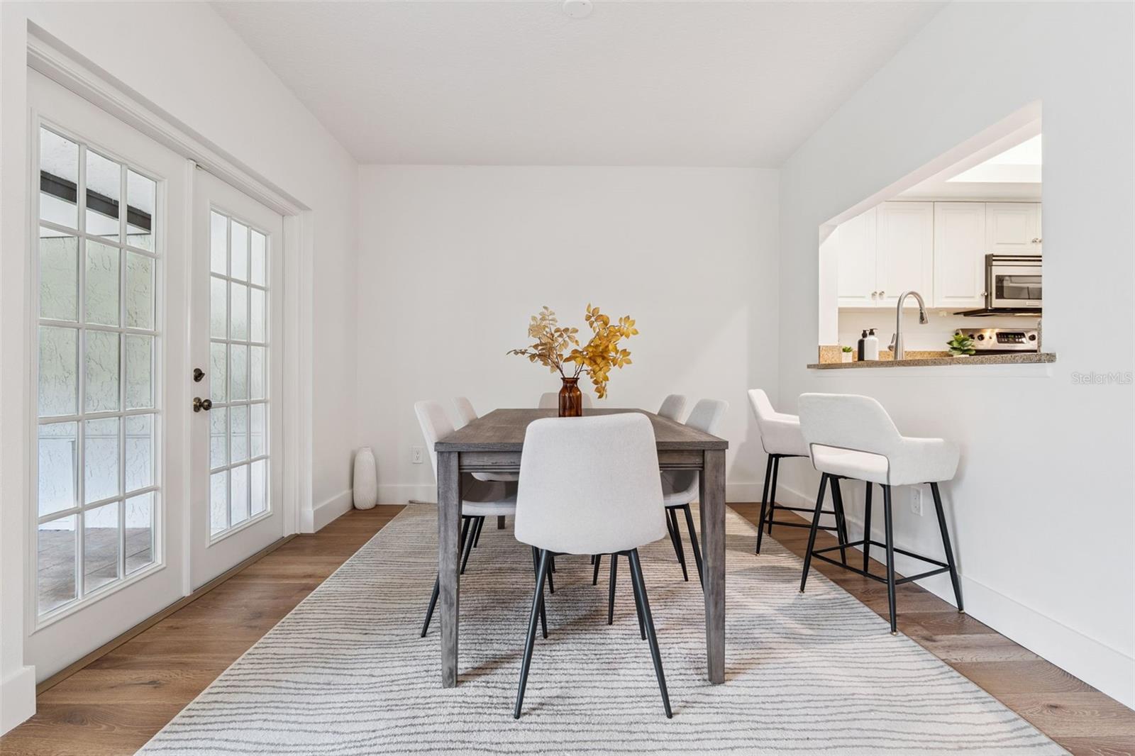 Image 4 of 30 For 1994 Kenaston Road 1994