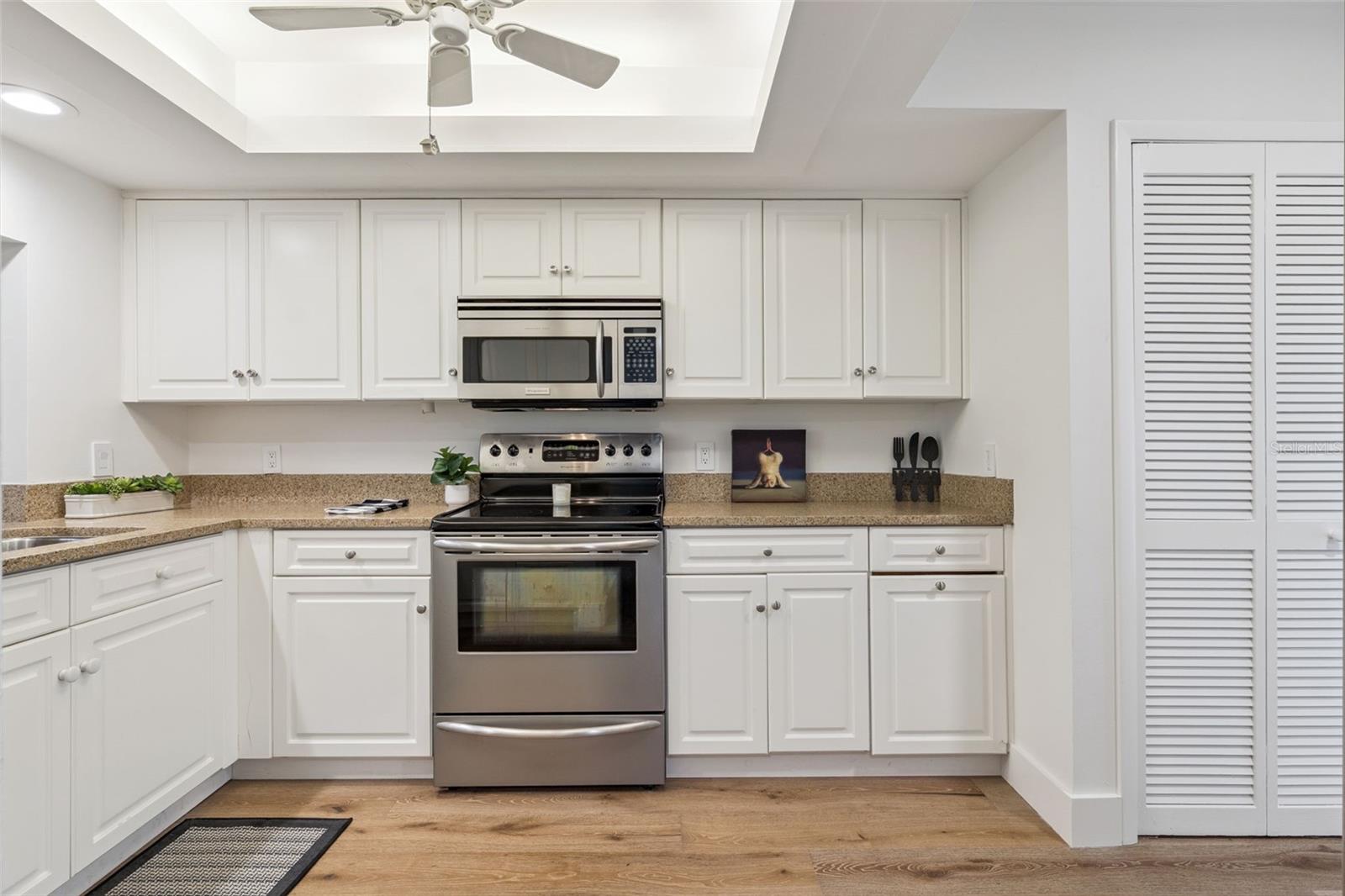 Image 7 of 30 For 1994 Kenaston Road 1994