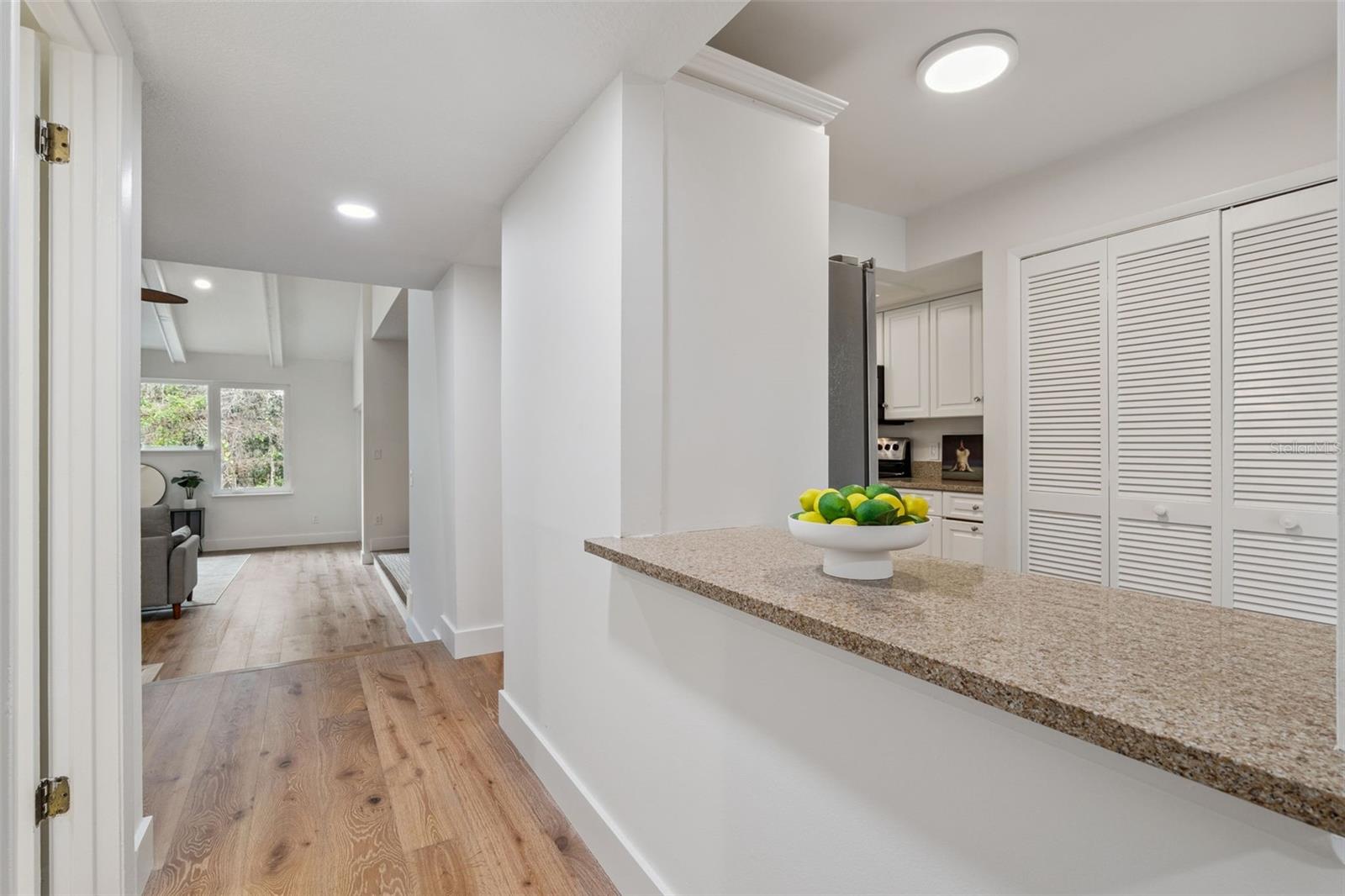 Image 9 of 30 For 1994 Kenaston Road 1994