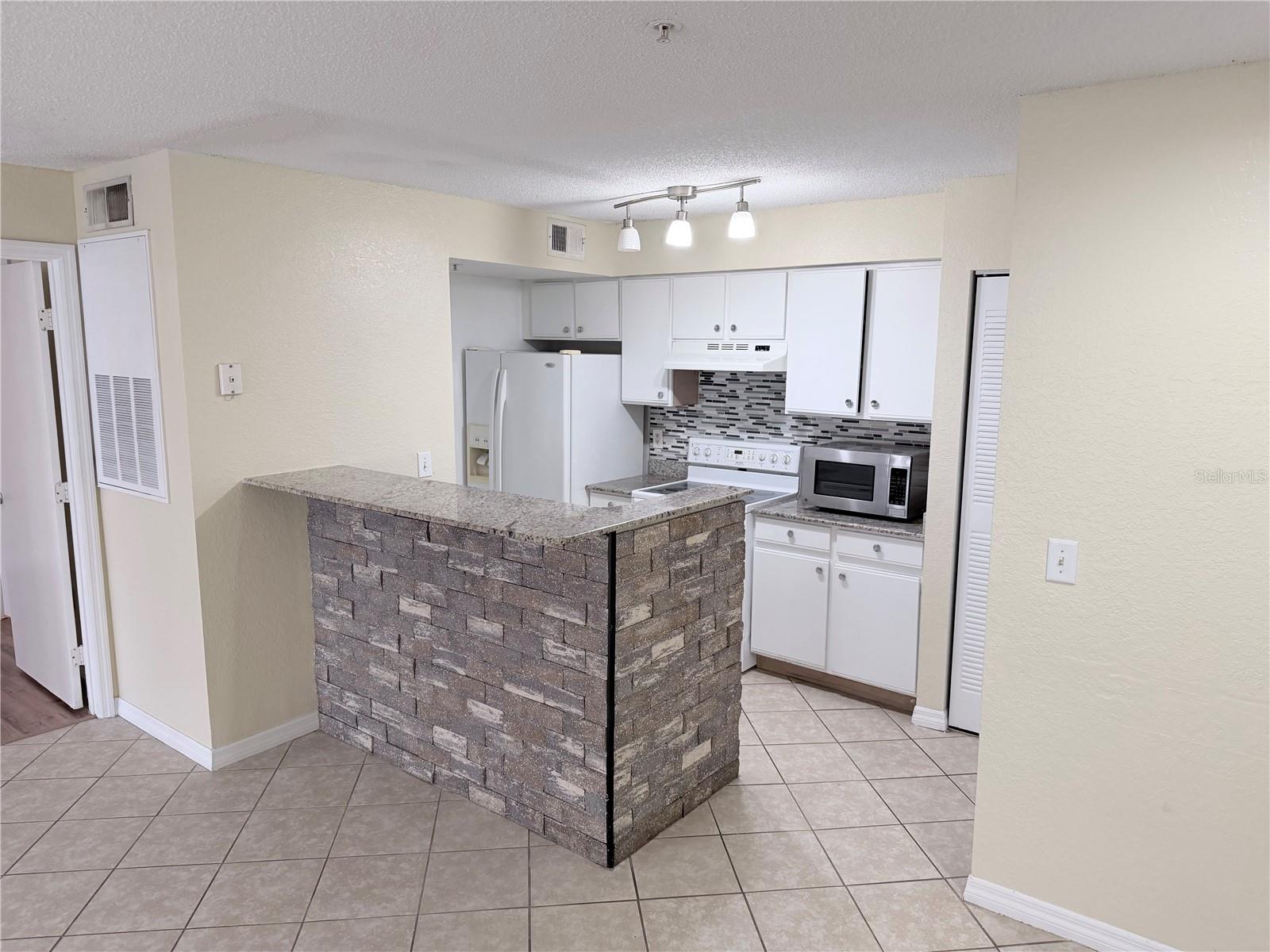 Image 5 of 23 For 2206 Antigua Place 1015