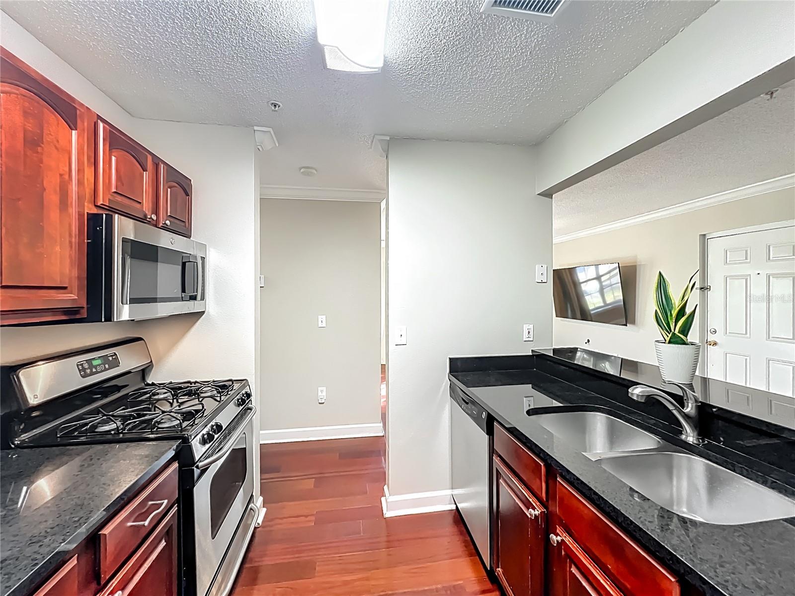 Image 10 of 18 For 2071 Dixie Belle Drive 2071p