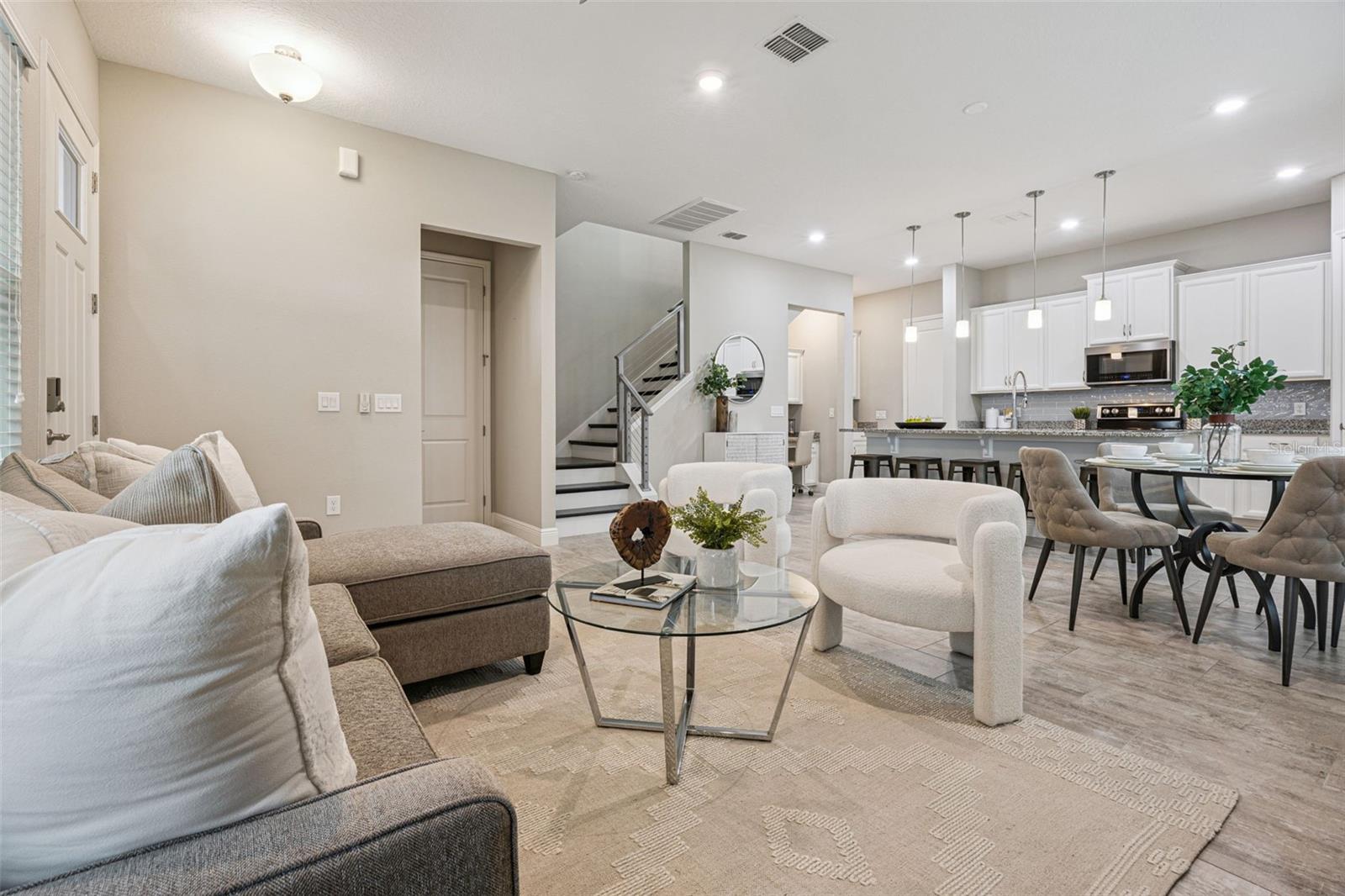 Image 12 of 77 For 2029 White Feather Loop