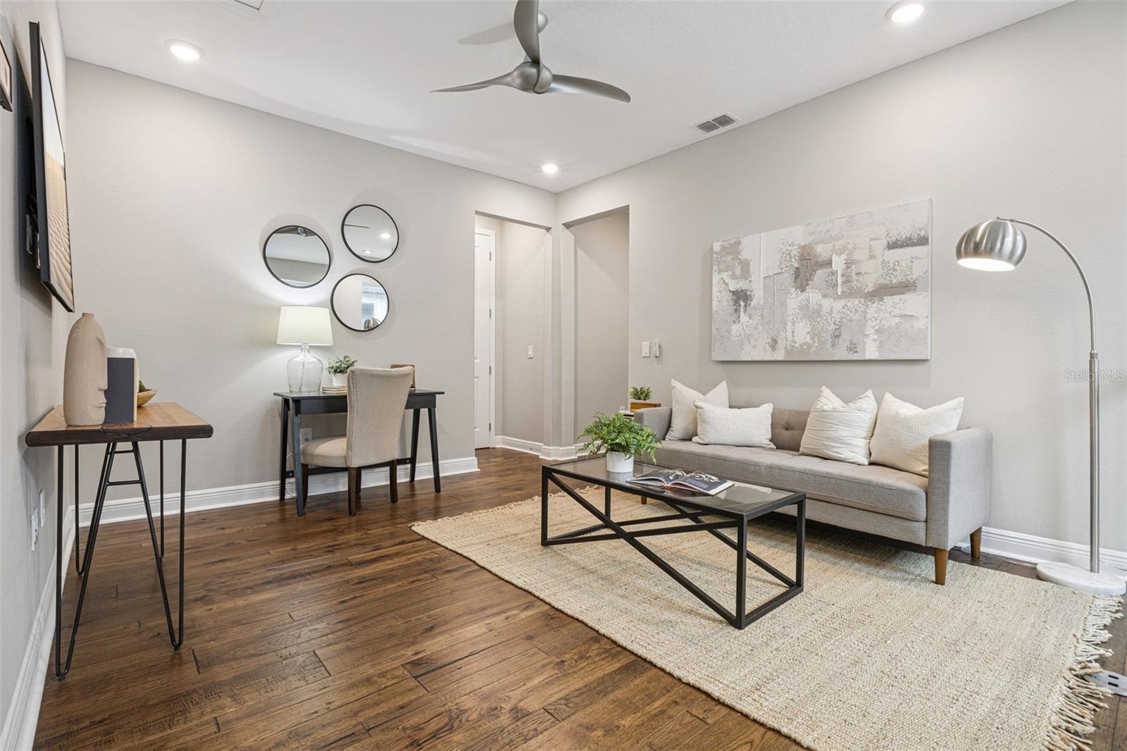 Image 18 of 77 For 2029 White Feather Loop