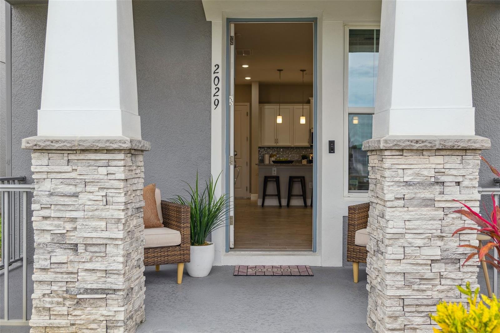 Image 2 of 77 For 2029 White Feather Loop