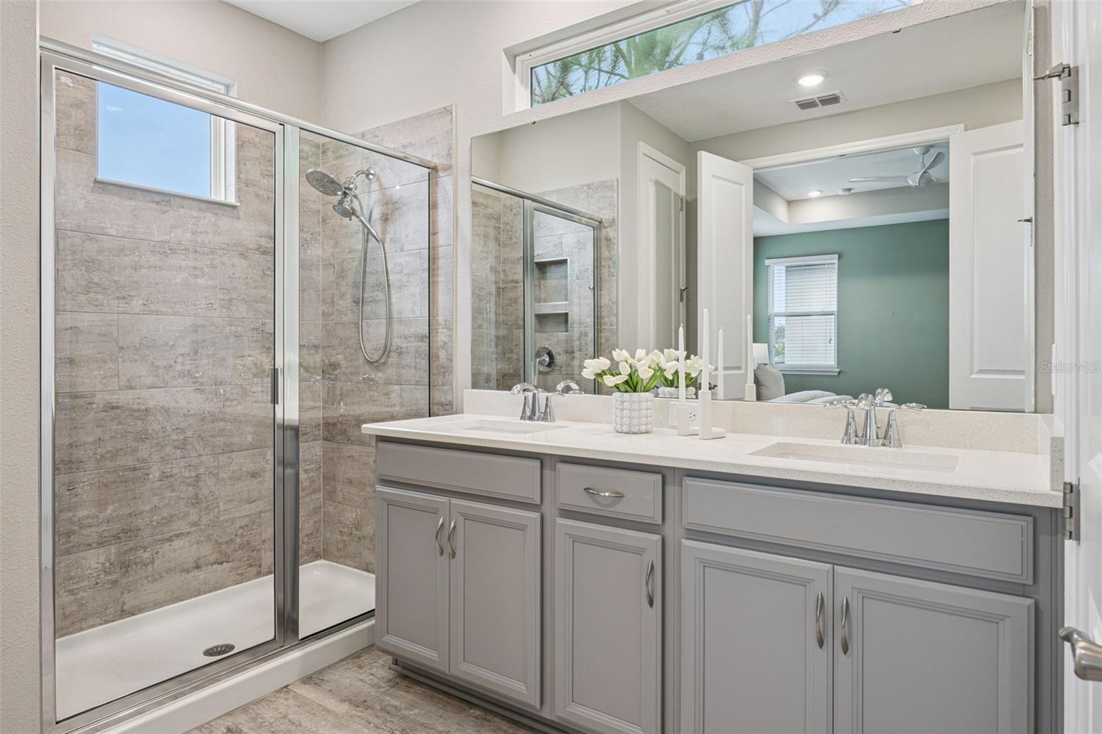 Image 28 of 77 For 2029 White Feather Loop