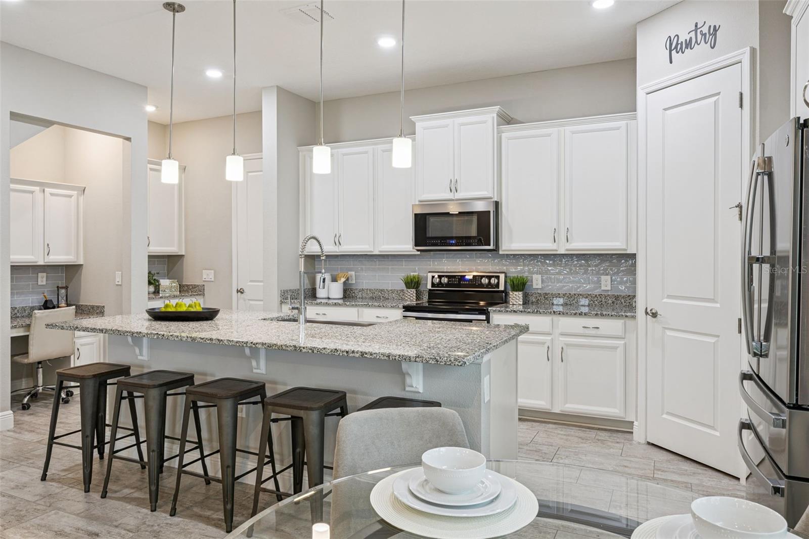 Image 3 of 77 For 2029 White Feather Loop