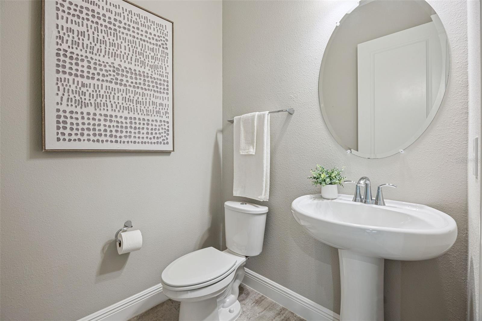 Image 30 of 77 For 2029 White Feather Loop