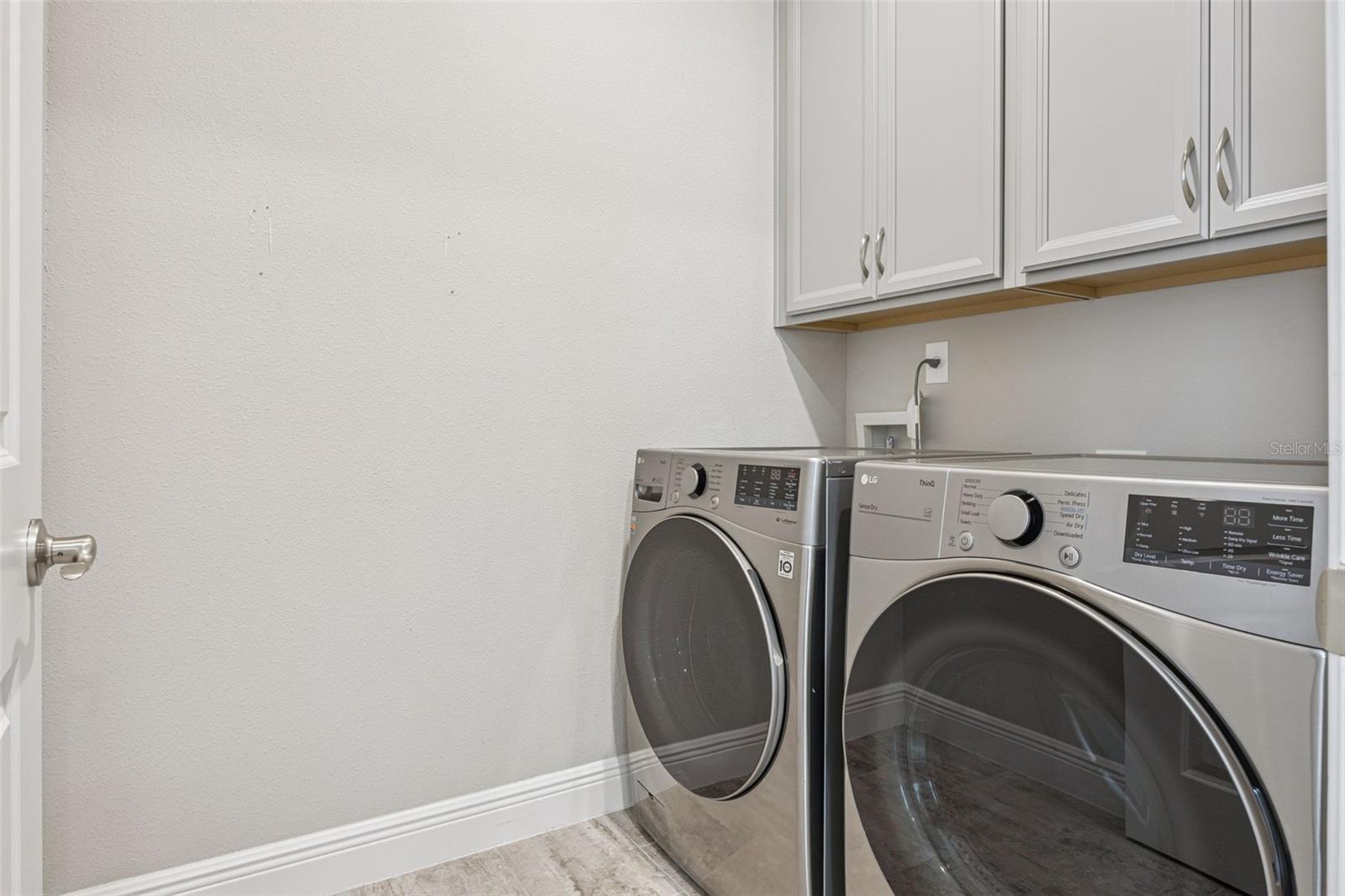 Image 33 of 77 For 2029 White Feather Loop