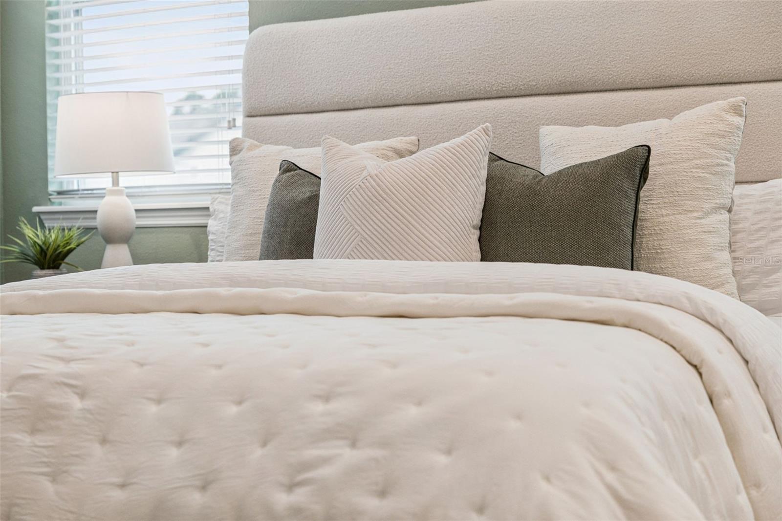 Image 34 of 77 For 2029 White Feather Loop