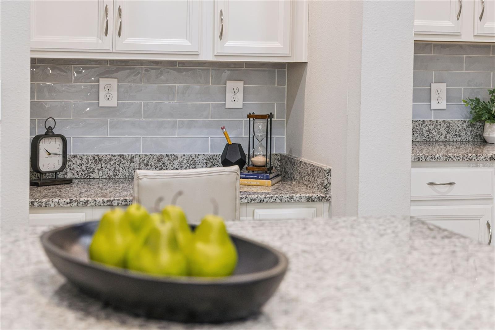 Image 39 of 77 For 2029 White Feather Loop