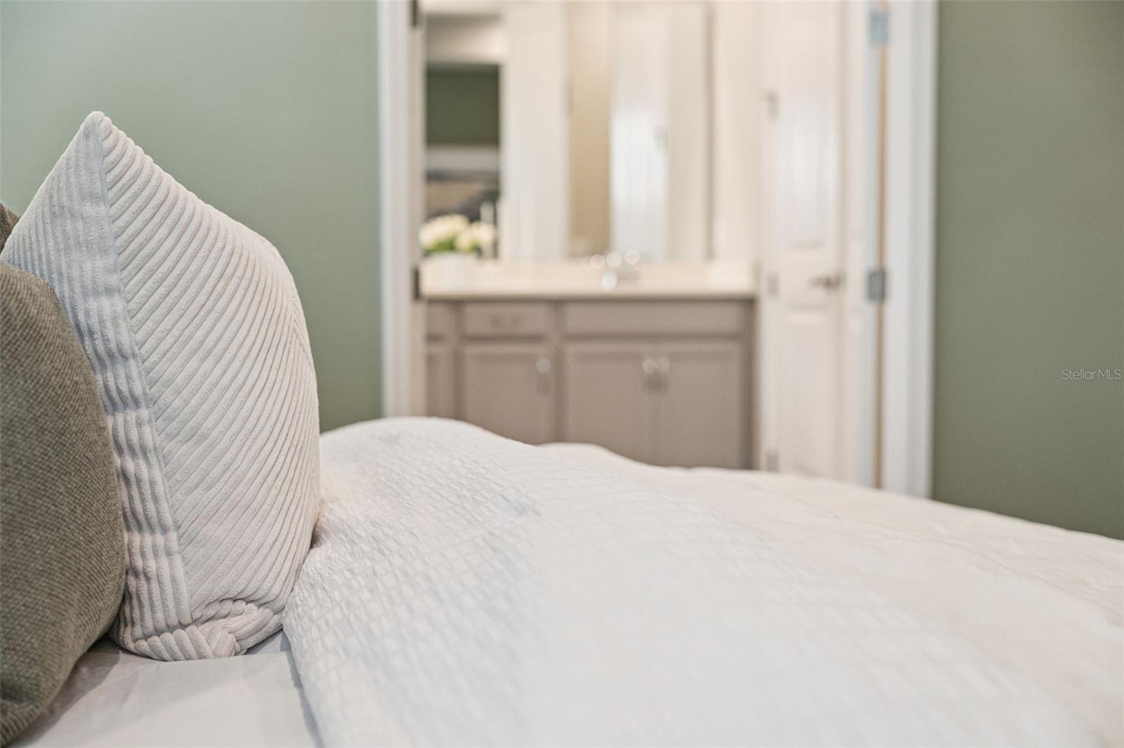 Image 47 of 77 For 2029 White Feather Loop