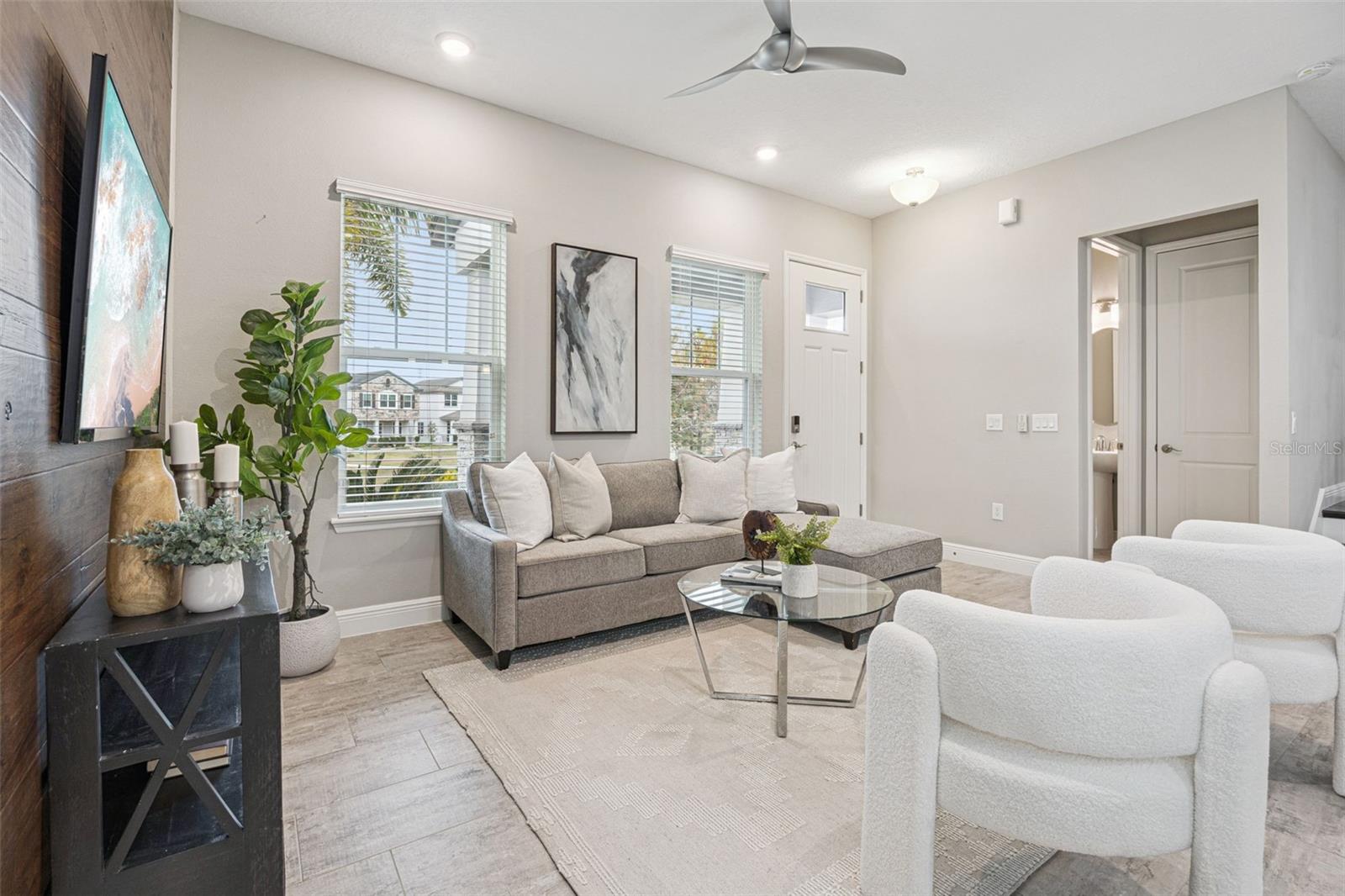 Image 8 of 77 For 2029 White Feather Loop