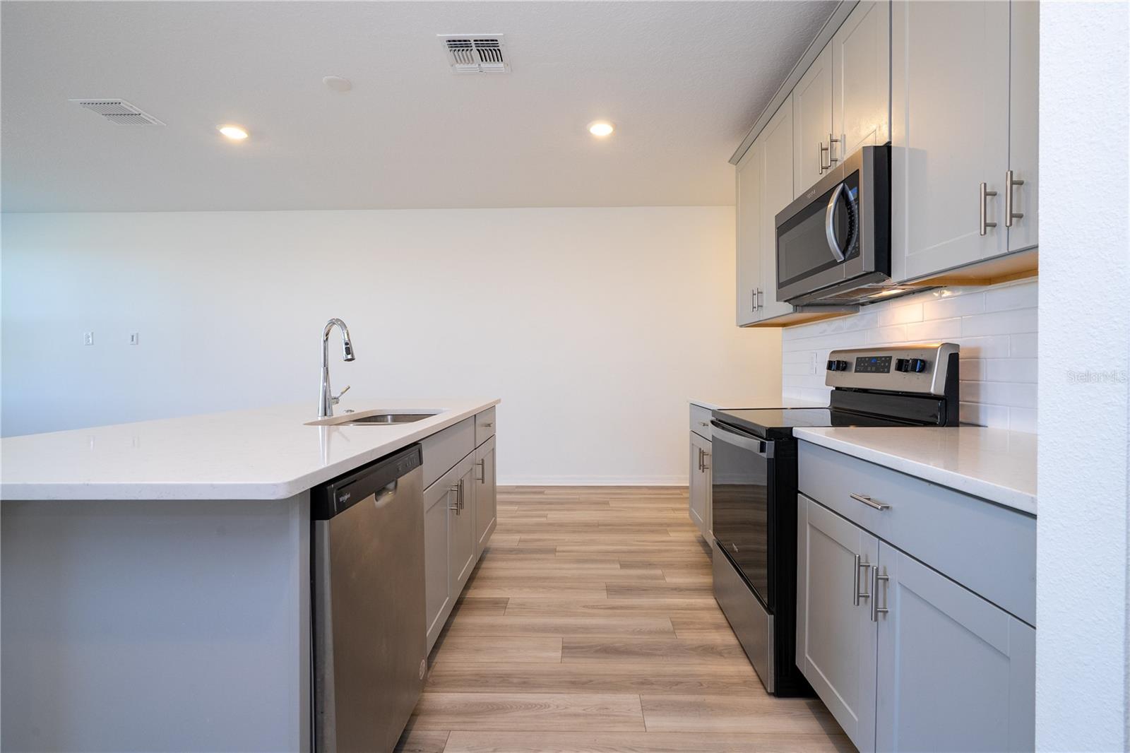 Image 15 of 77 For 4549 Burrowing Owl Loop