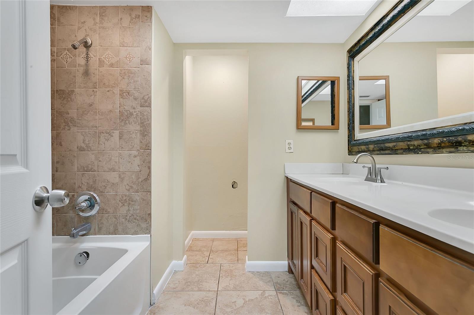 Image 15 of 34 For 3217 Castle Oak Avenue