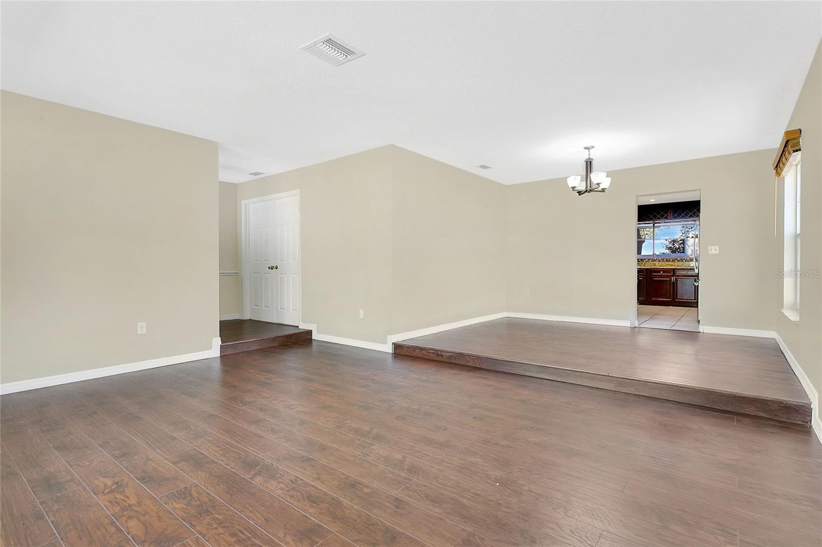 Image 9 of 34 For 3217 Castle Oak Avenue