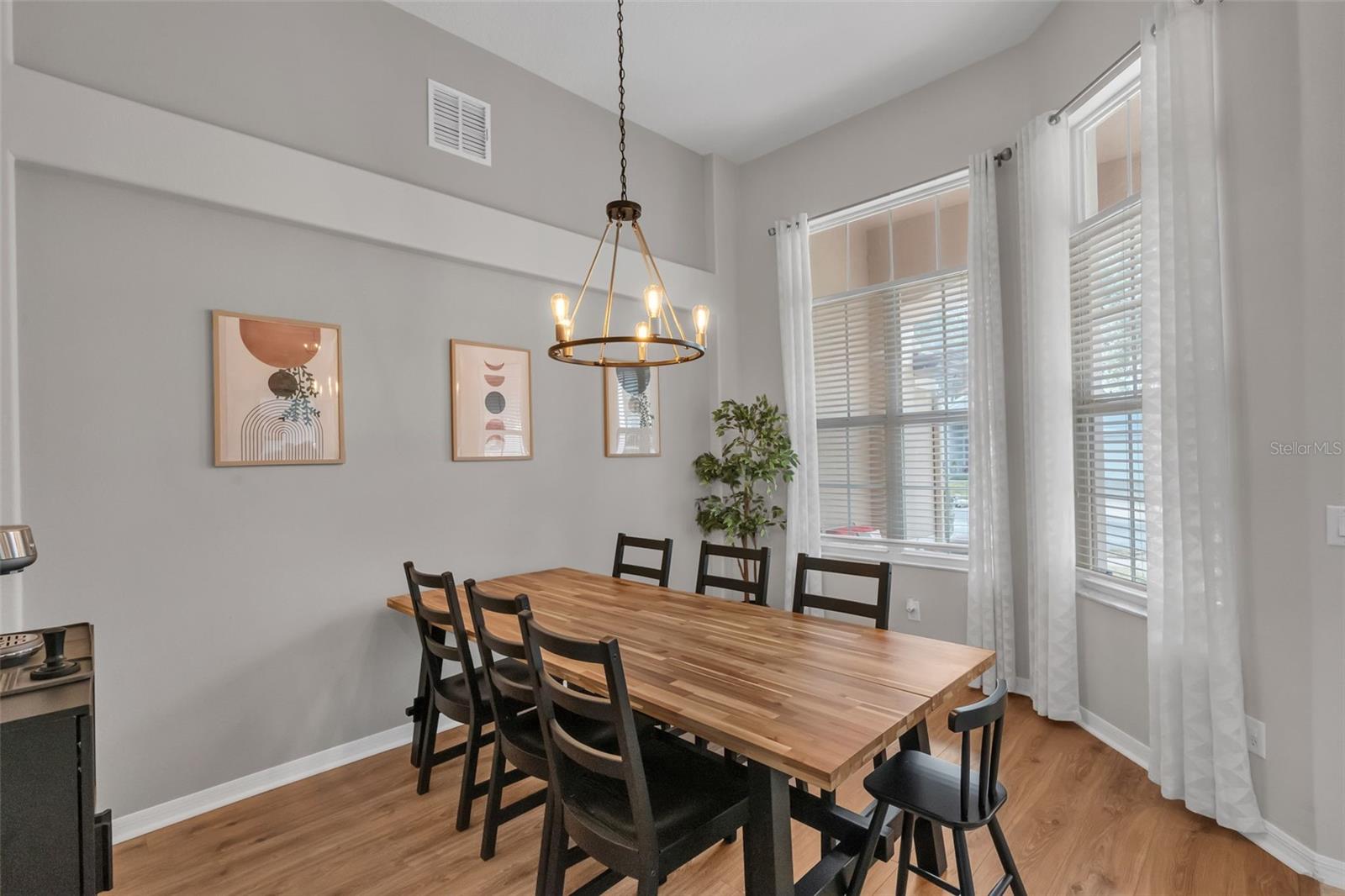 Image 6 of 58 For 449 Pickfair Terrace