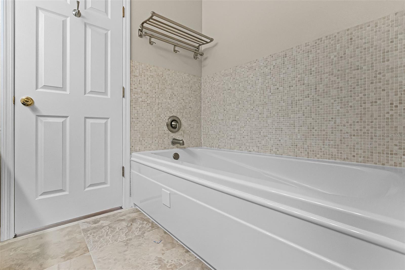 Image 24 of 79 For 625 Mulberry Avenue