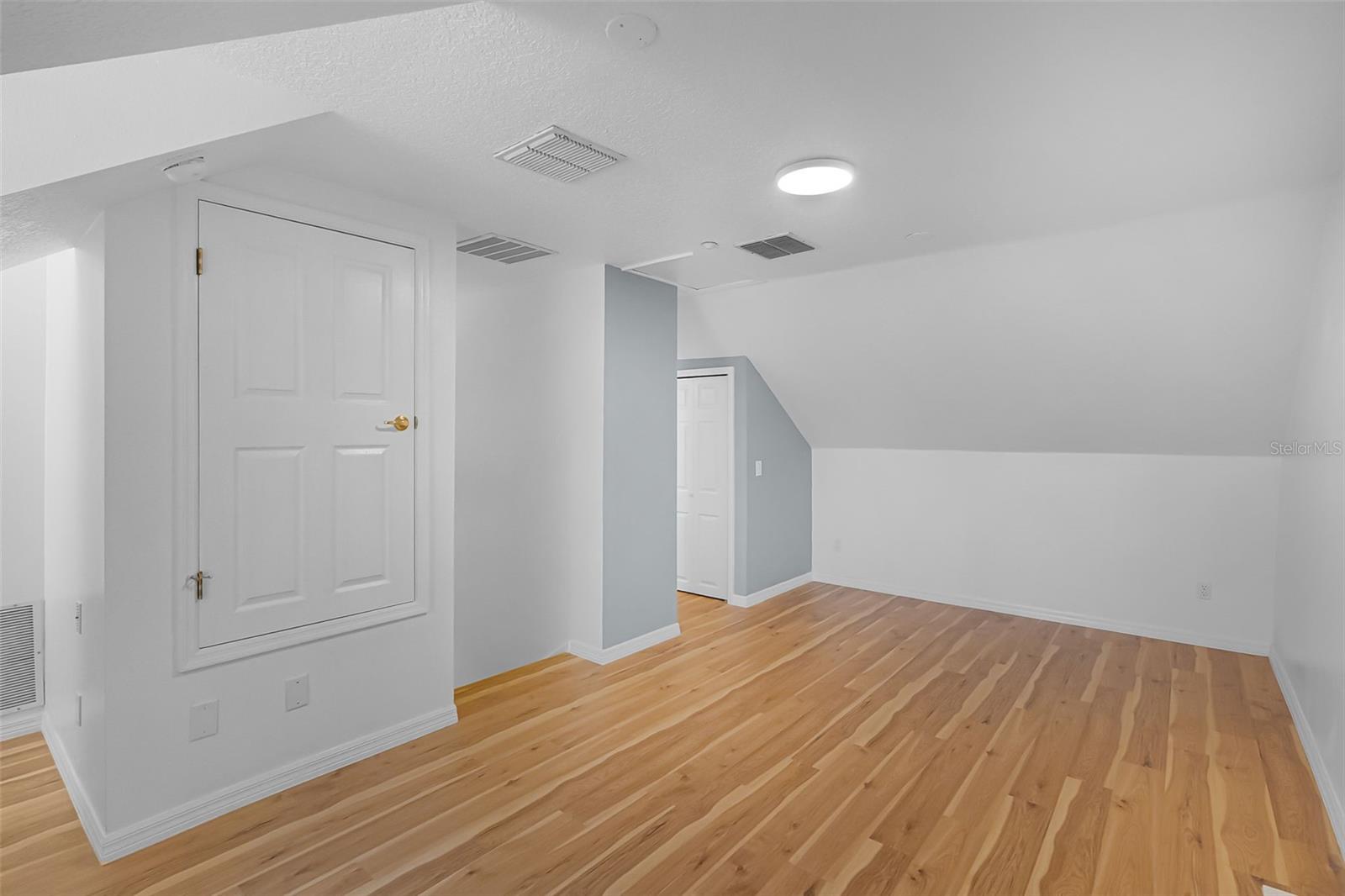 Image 34 of 79 For 625 Mulberry Avenue