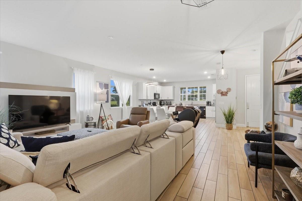 Image 12 of 39 For 13763 Bressler Alley