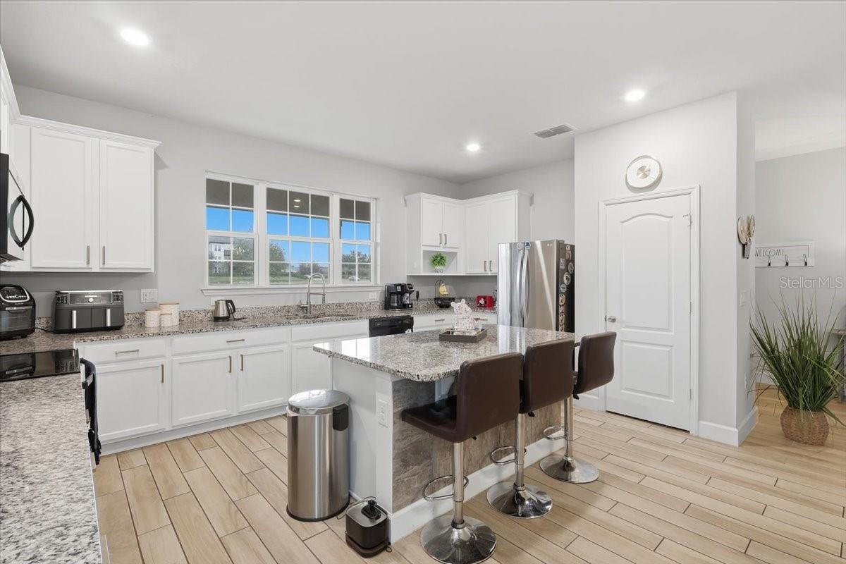 Image 20 of 39 For 13763 Bressler Alley