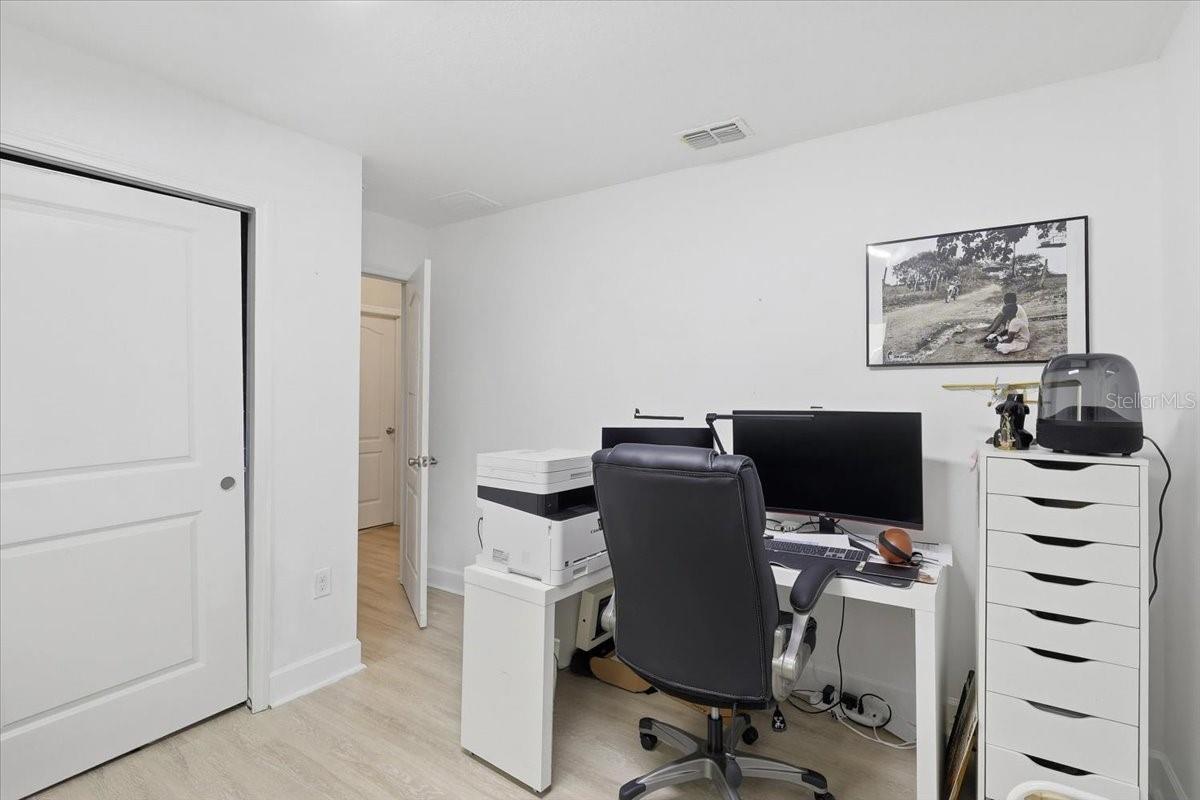 Image 30 of 39 For 13763 Bressler Alley