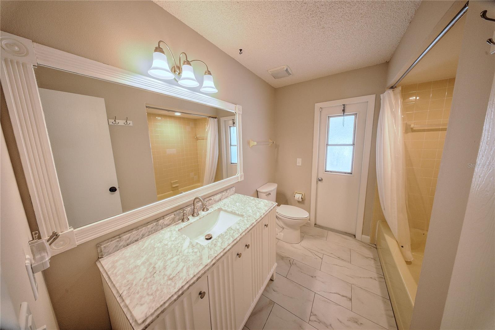 Image 21 of 45 For 1529 Sumatra Avenue